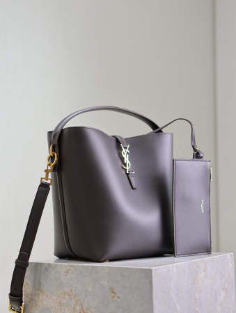 Y*L le 37 in shiny leather 26x20x12cm