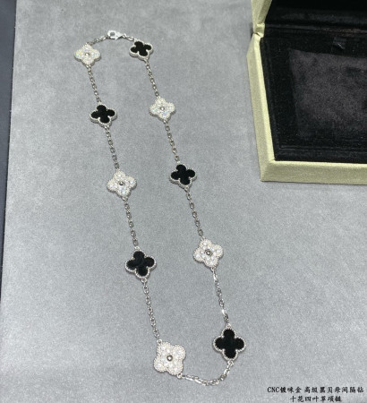 v*n cl*f & arpels high-grade black shell interval Di*m*nd ten flower four-leaf clover necklace