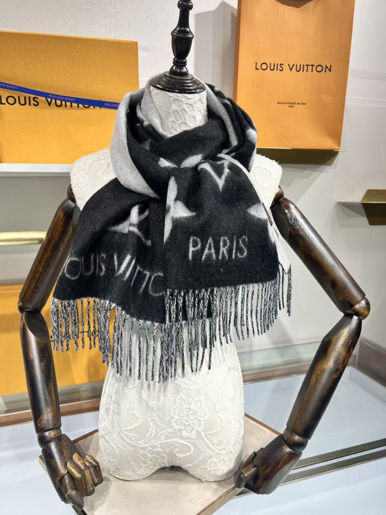 l0*is V*t0n reykjavik scarf