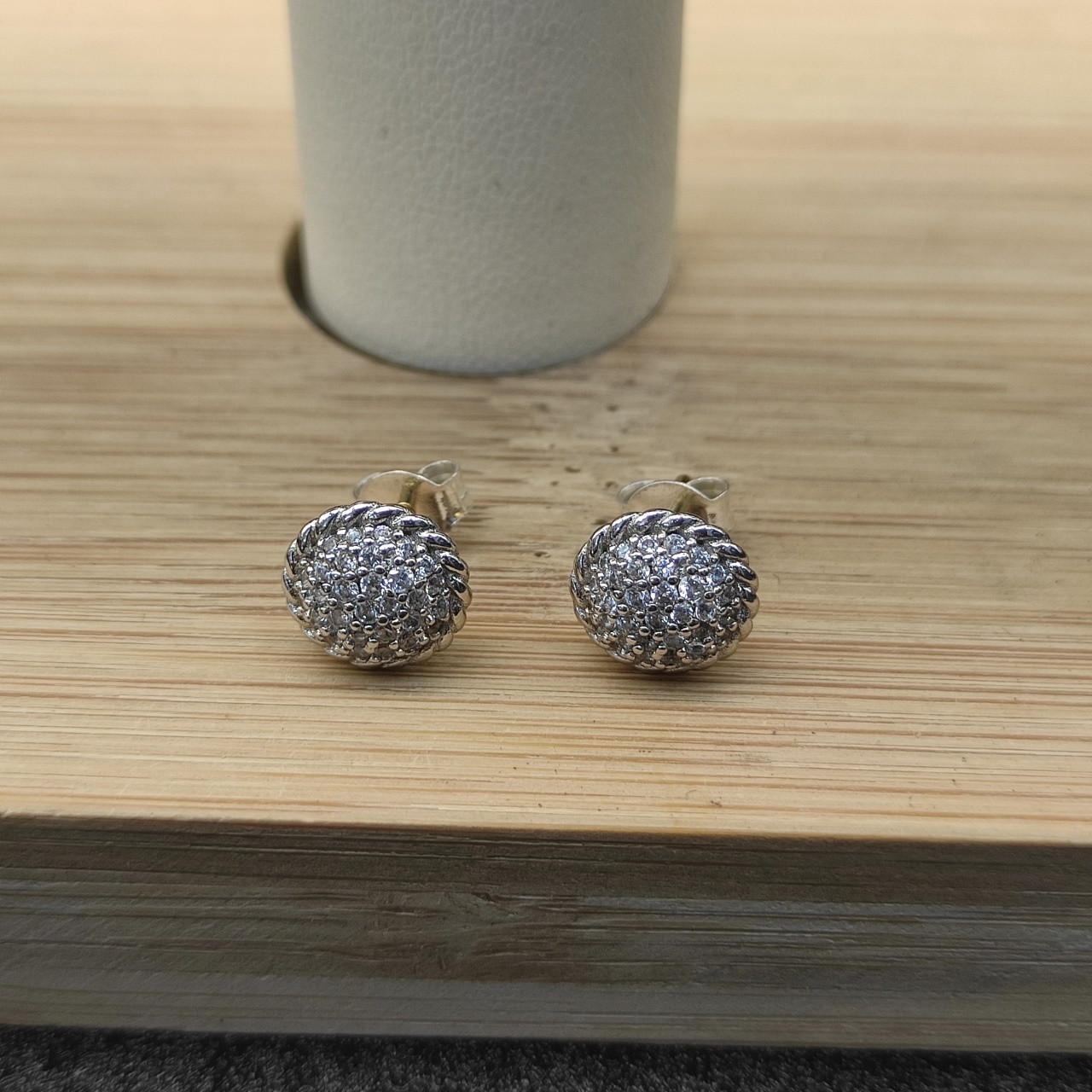 dau1d Yvrm*n 8.6mm round full di*m*nd earrings