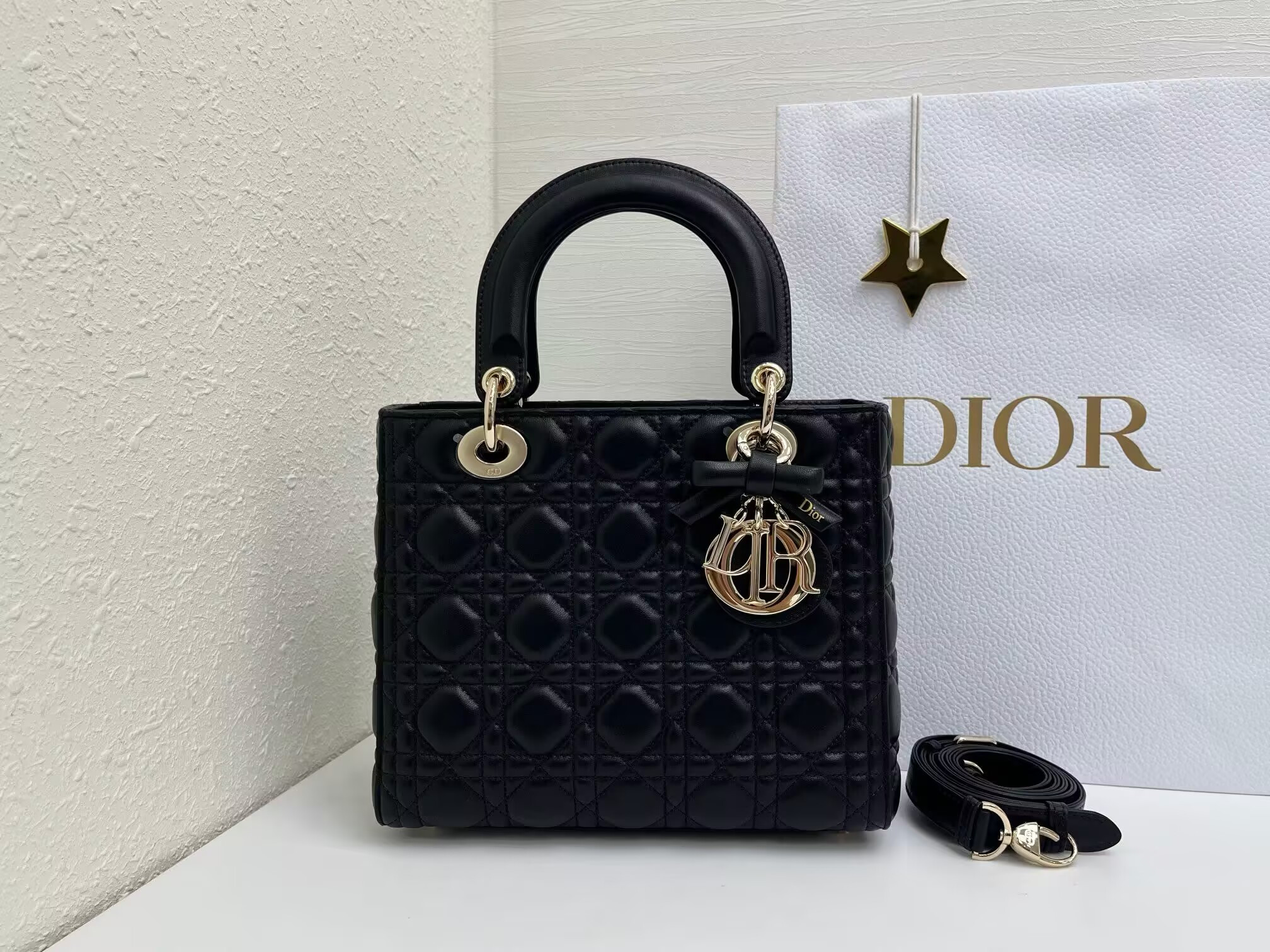 D*or medium lady D*or bag 24x21x12cm