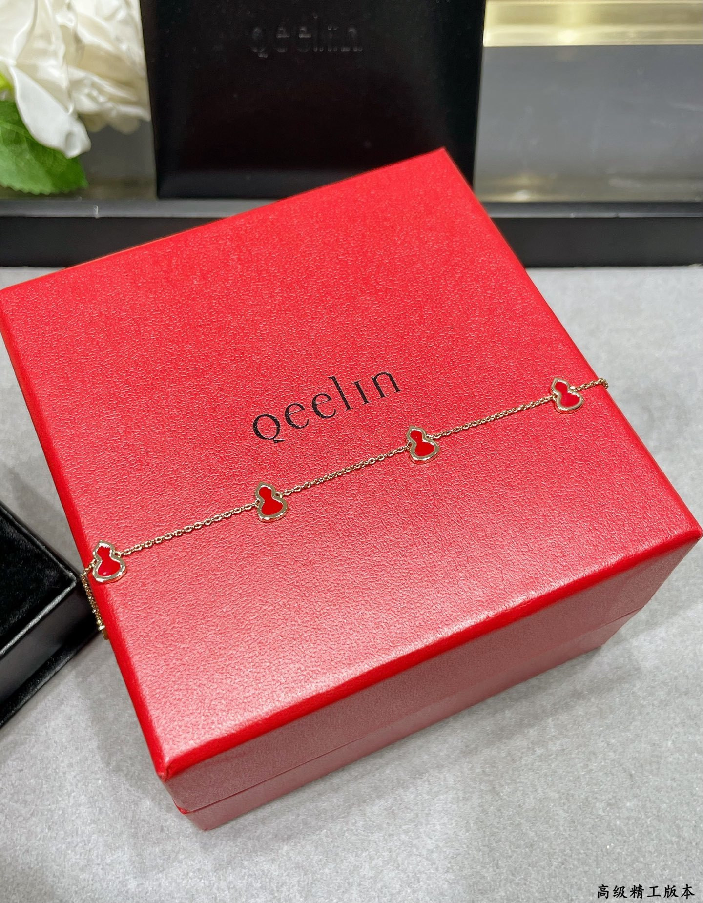 Qee1in bracelet