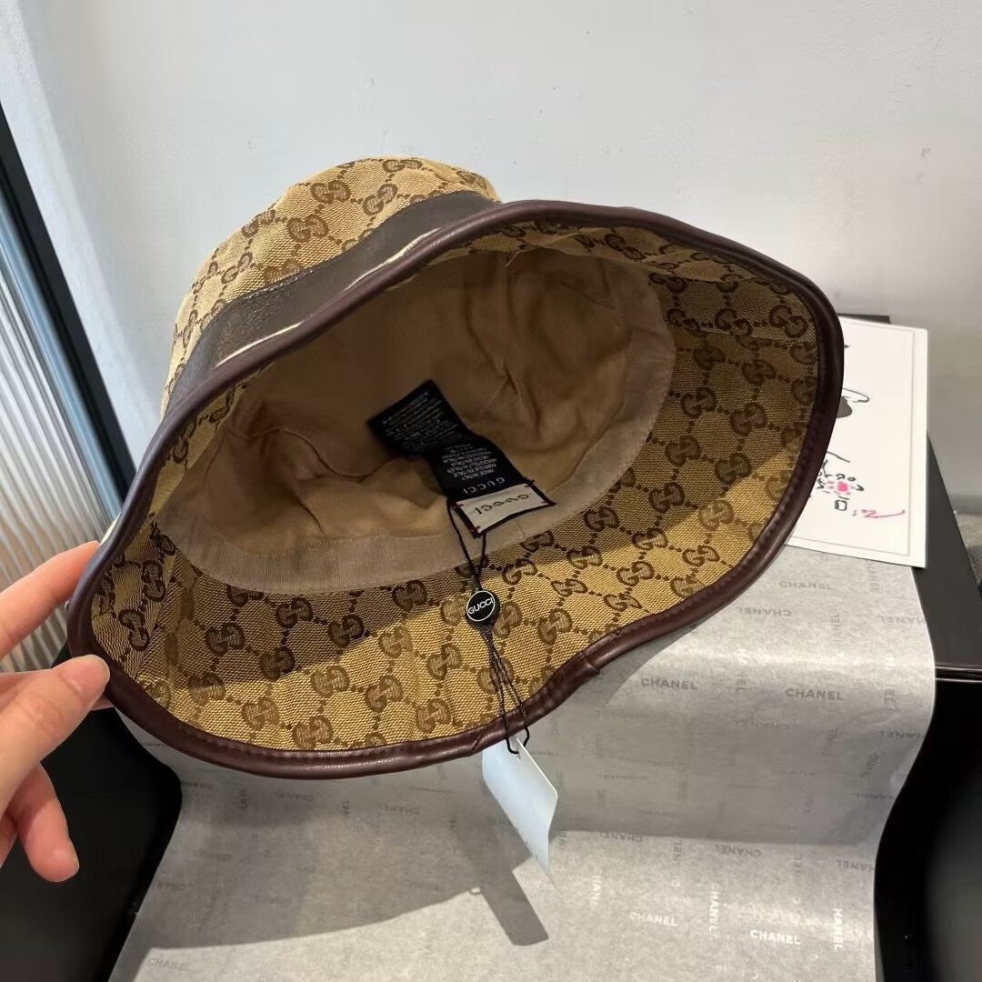 G*u*i gg canvas bucket hat