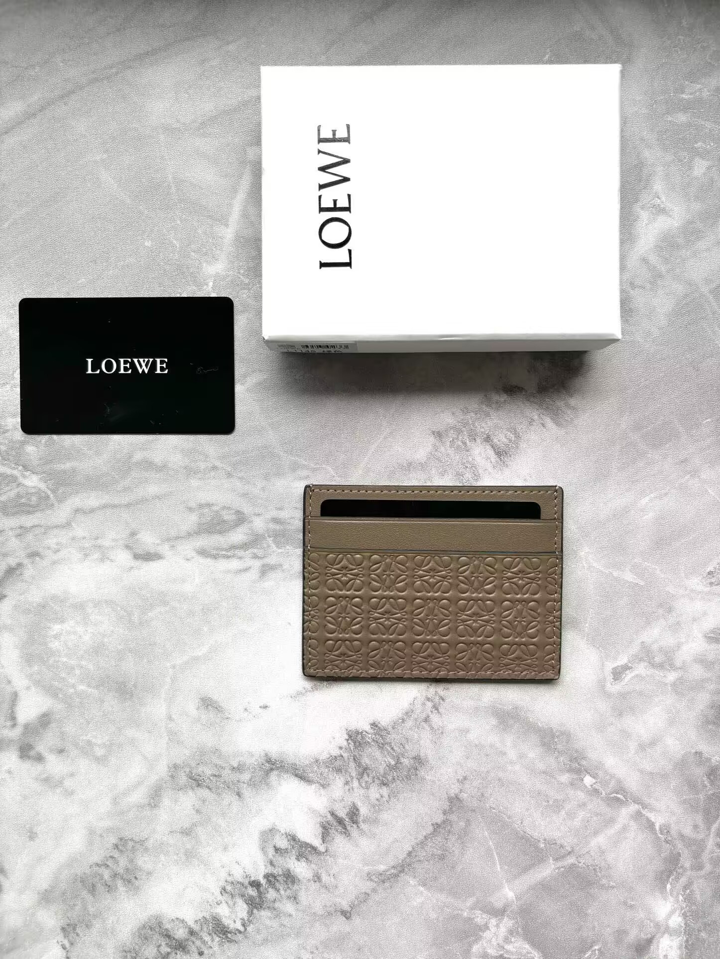 L0ew* cardholder