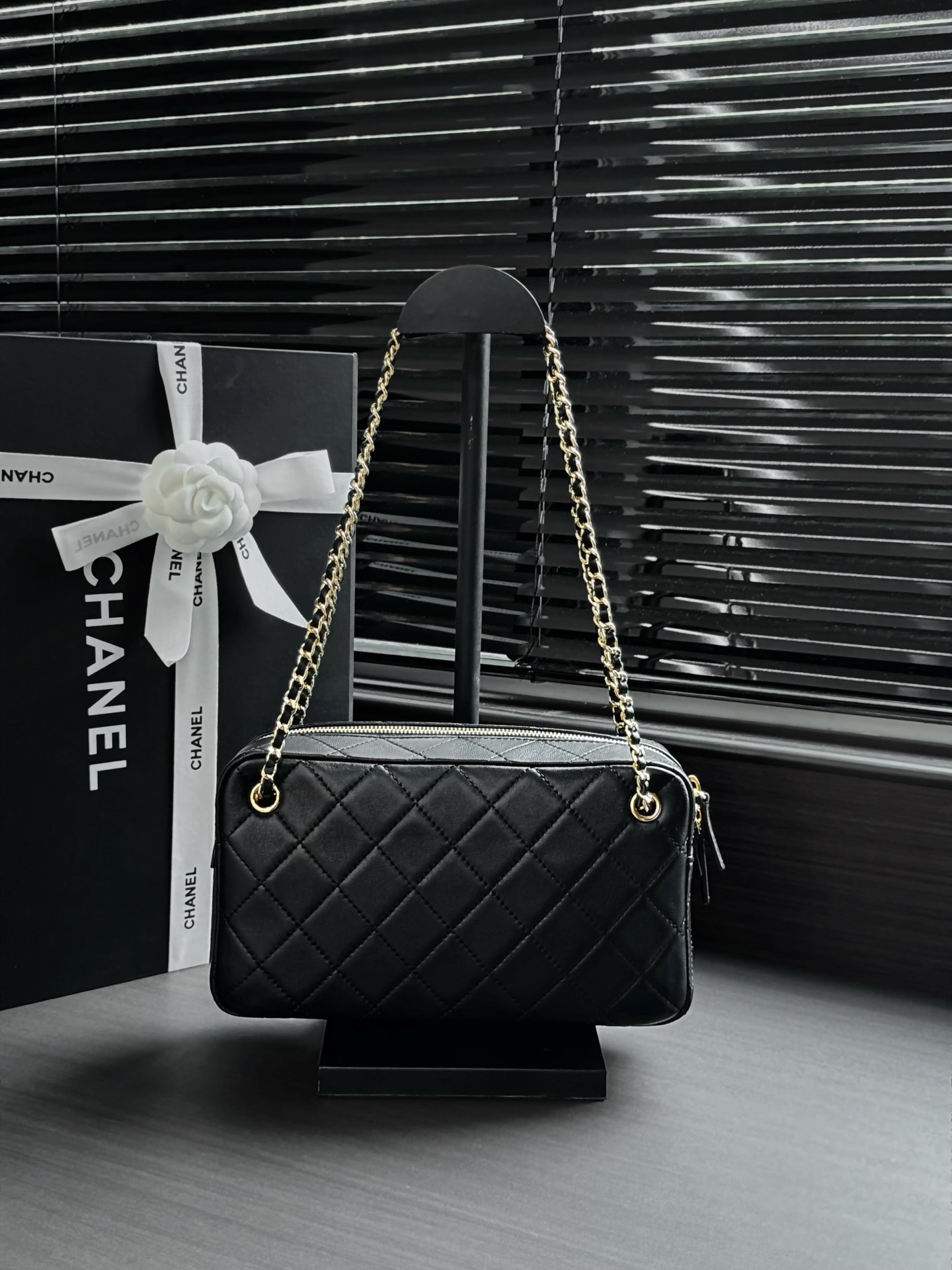 Ch*el camera bag in lambskin leather as6443 13x24.5x8cm