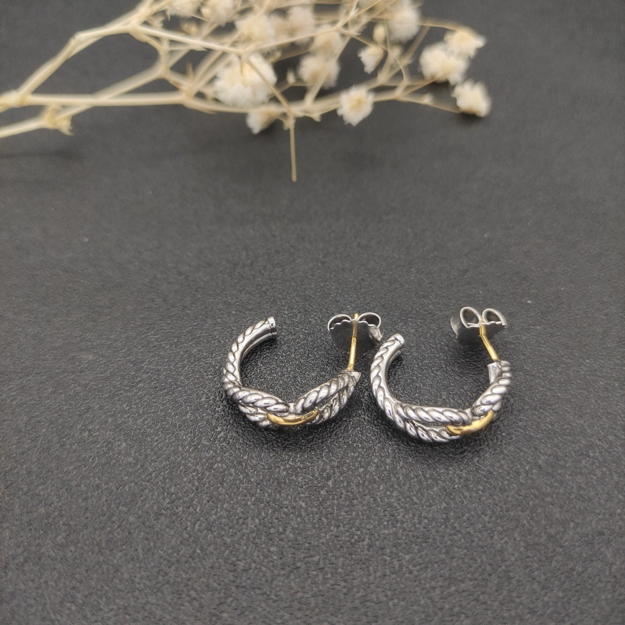 dau1d Yvrm*n twisted earrings(inner diameter about 1.5cm)