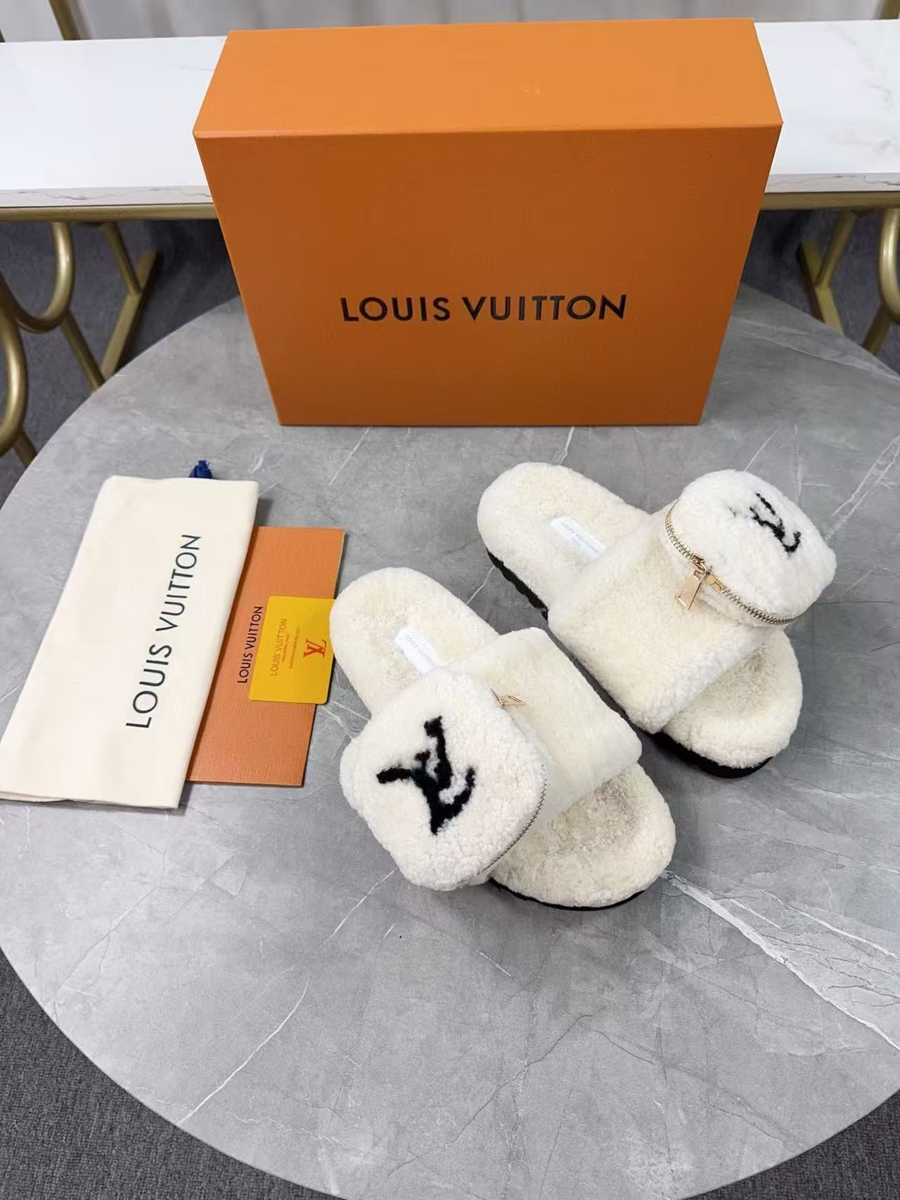 UA LV Slippers