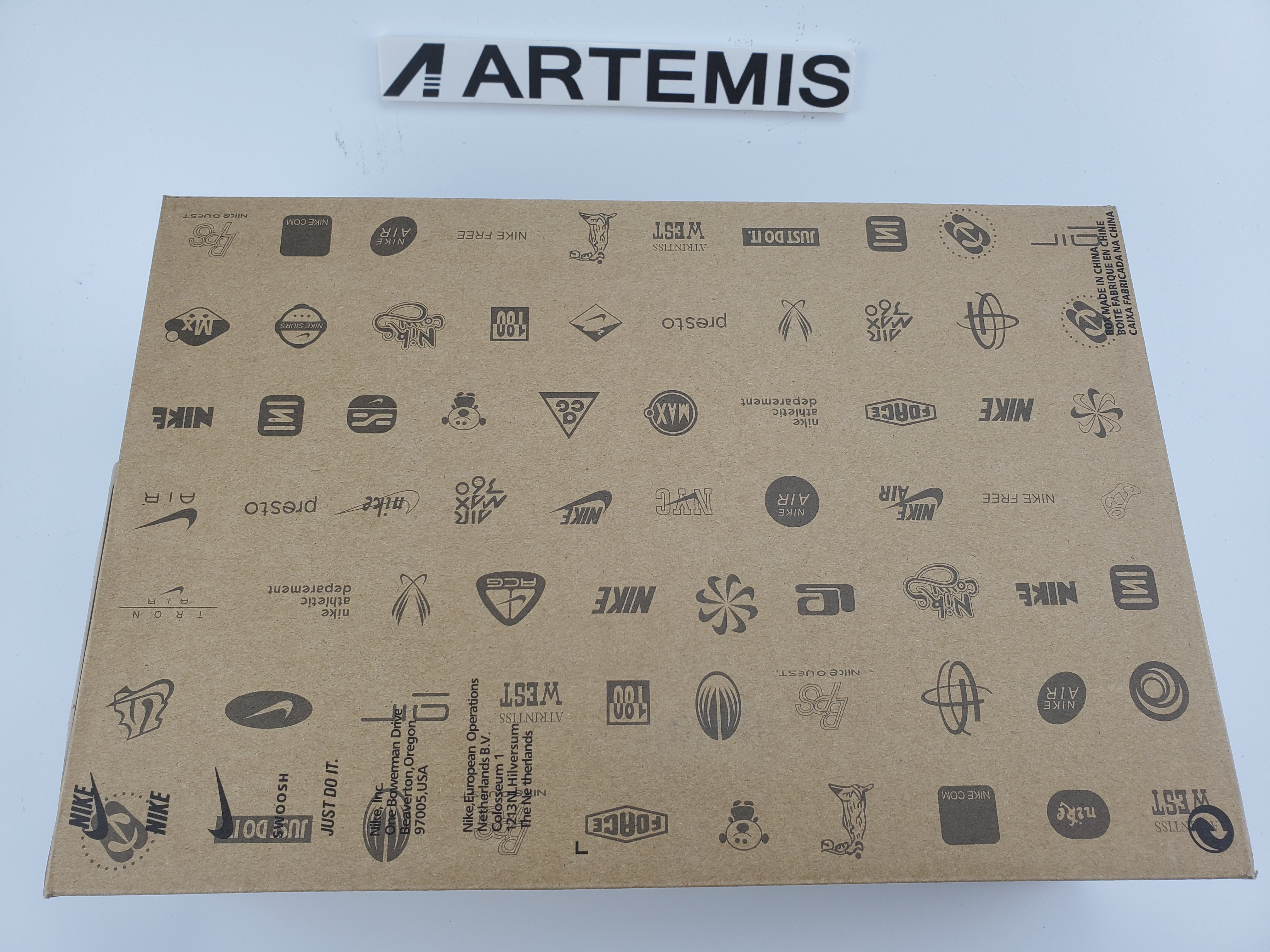 Nike Air Foamposite One “Black/Gold-Red”