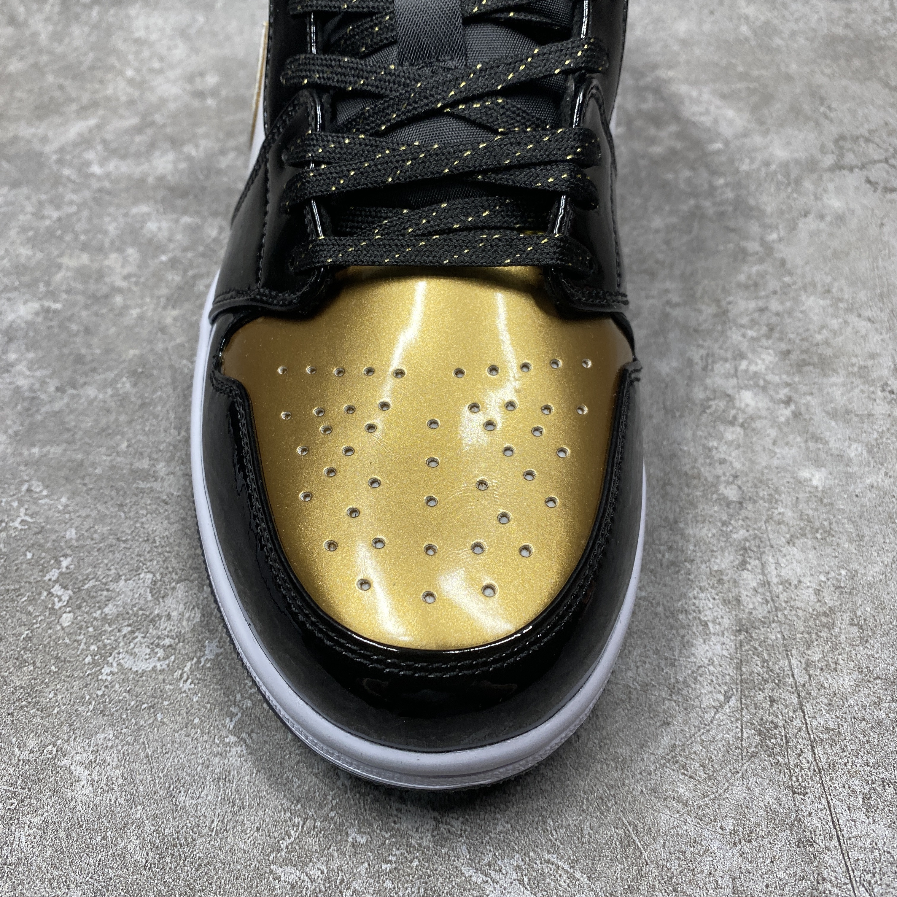Air Jordan 1 Low SE Gold Toe