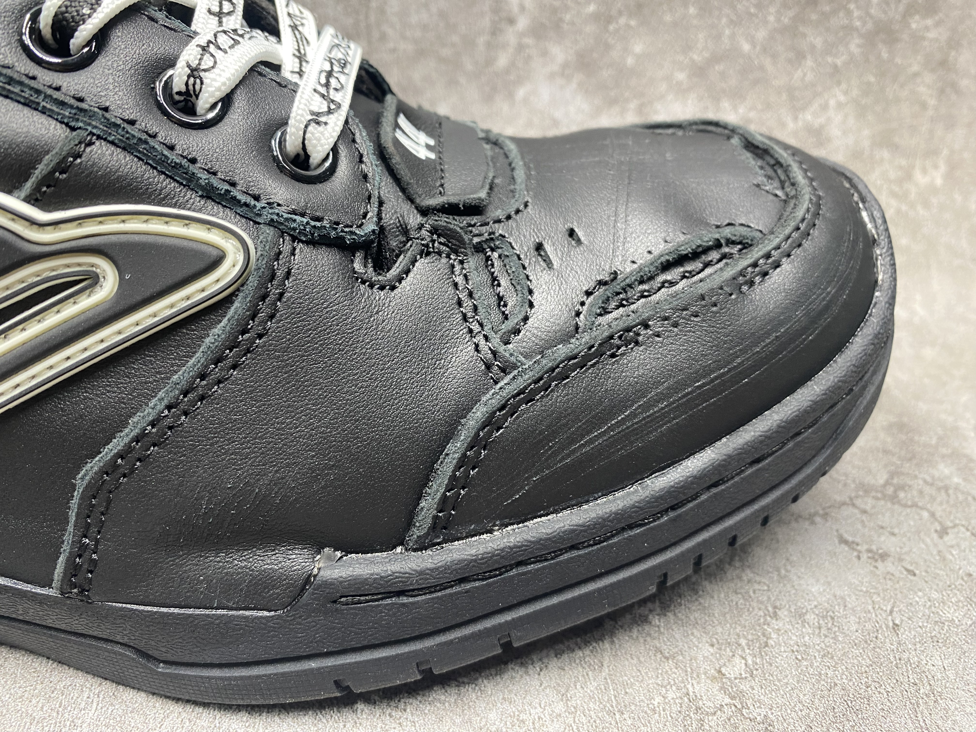 ua Ba*len*cia*ga hamptons worn-out sneaker in black(run one size large)