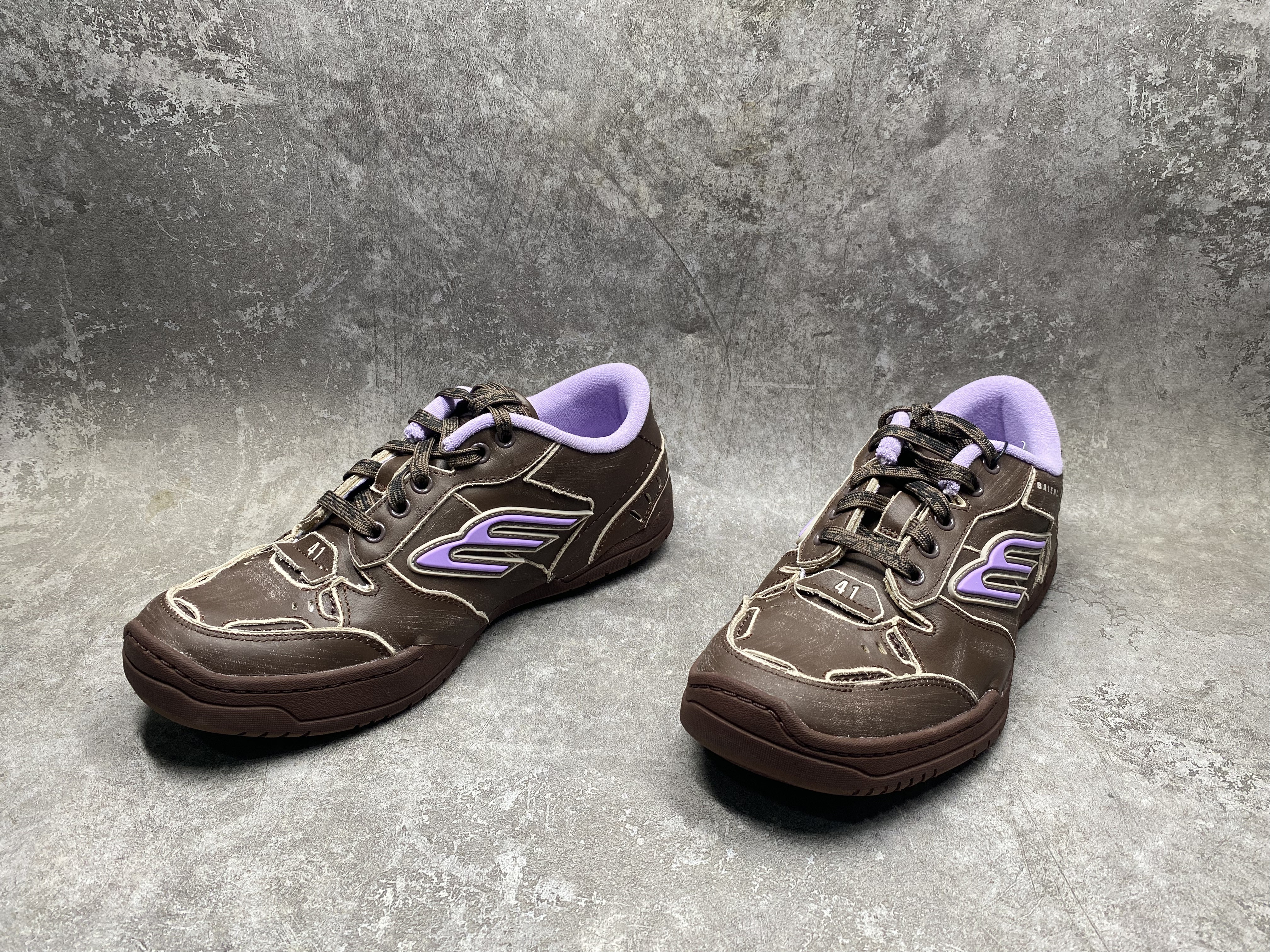ua Ba*len*cia*ga hamptons medium worn-out sneaker in brown/lilac(run one size large)
