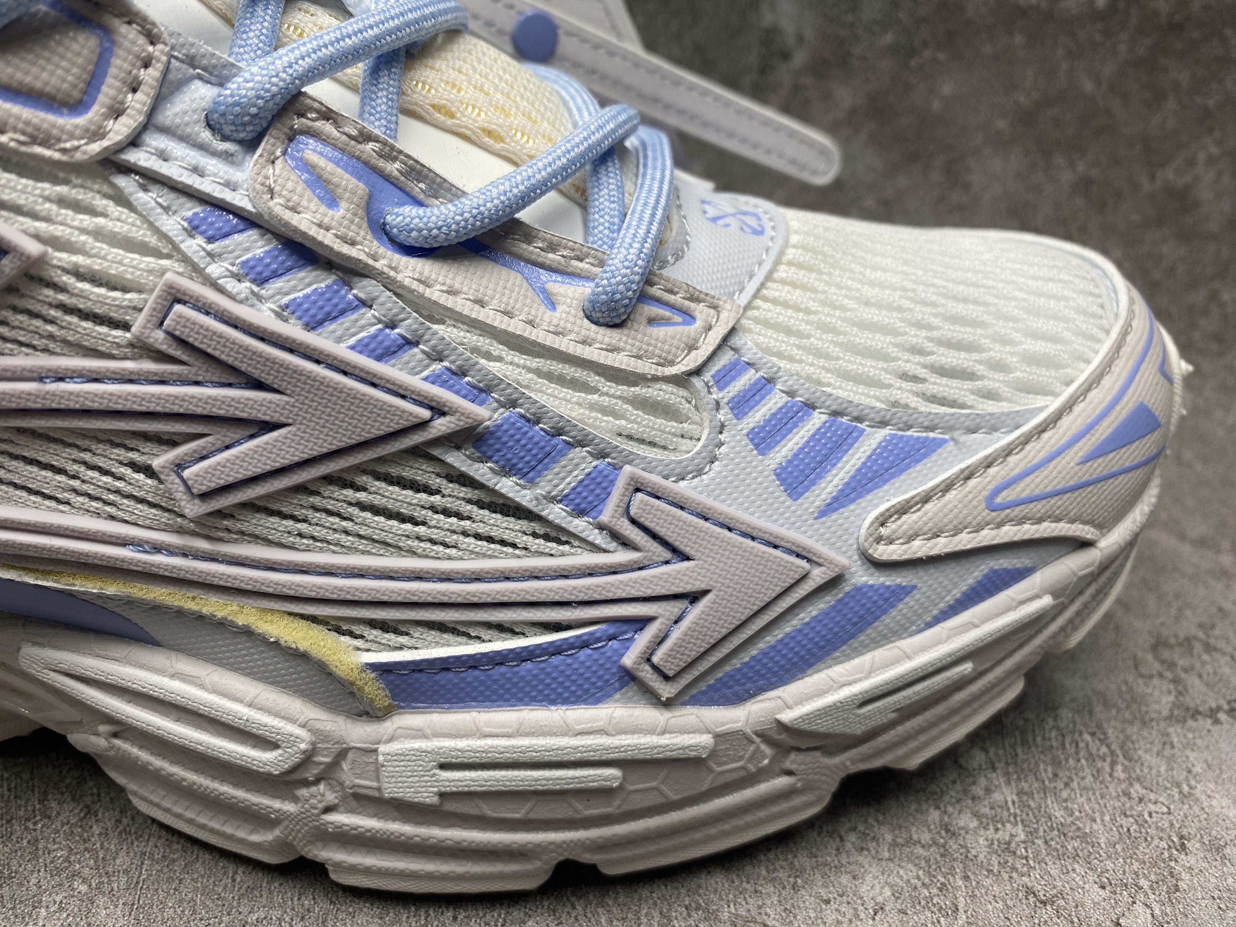 UA Off-White "BE RIGHT BACK"