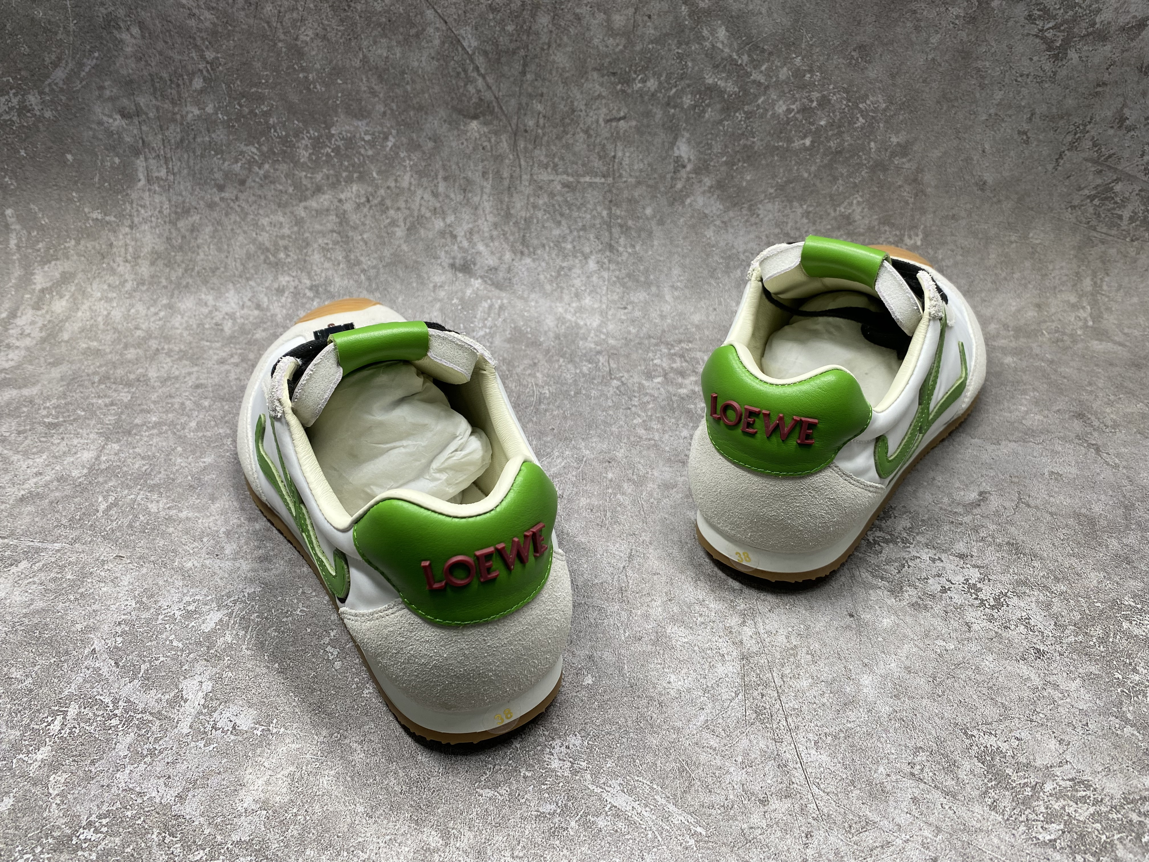 ua L0ew* sneakers