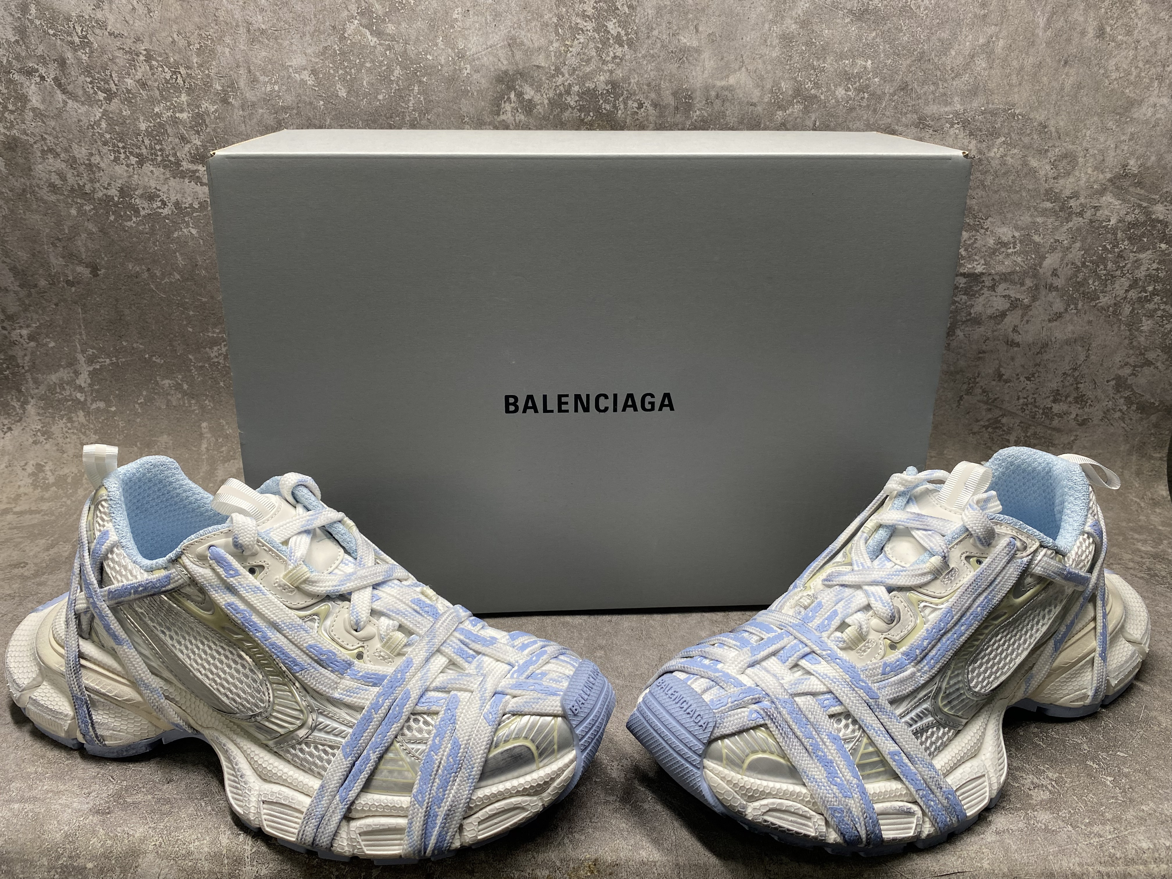 ua Ba*len*cia*ga 3xl extreme laces logo sneaker(run one size large)