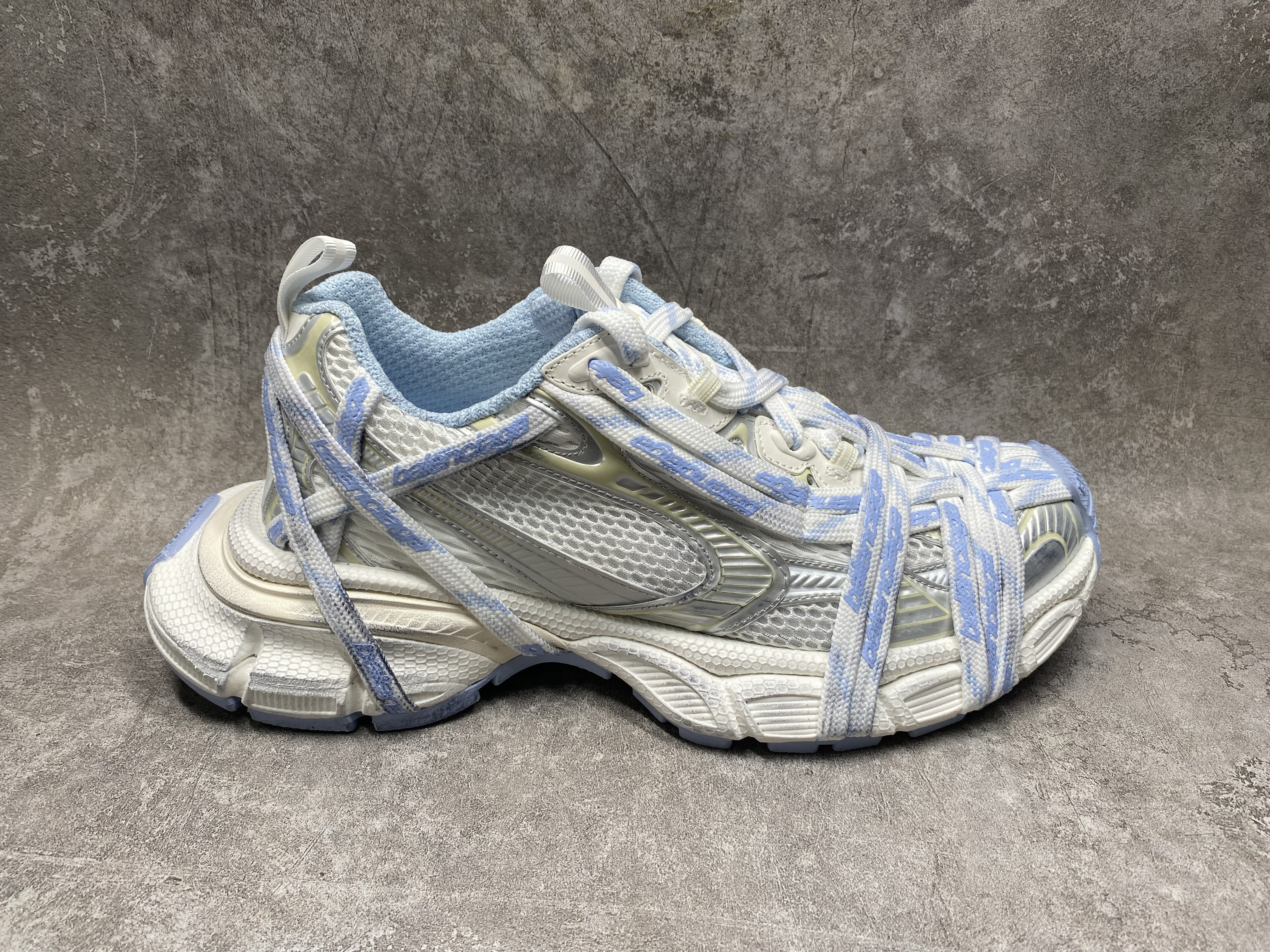 ua Ba*len*cia*ga 3xl extreme laces logo sneaker(run one size large)