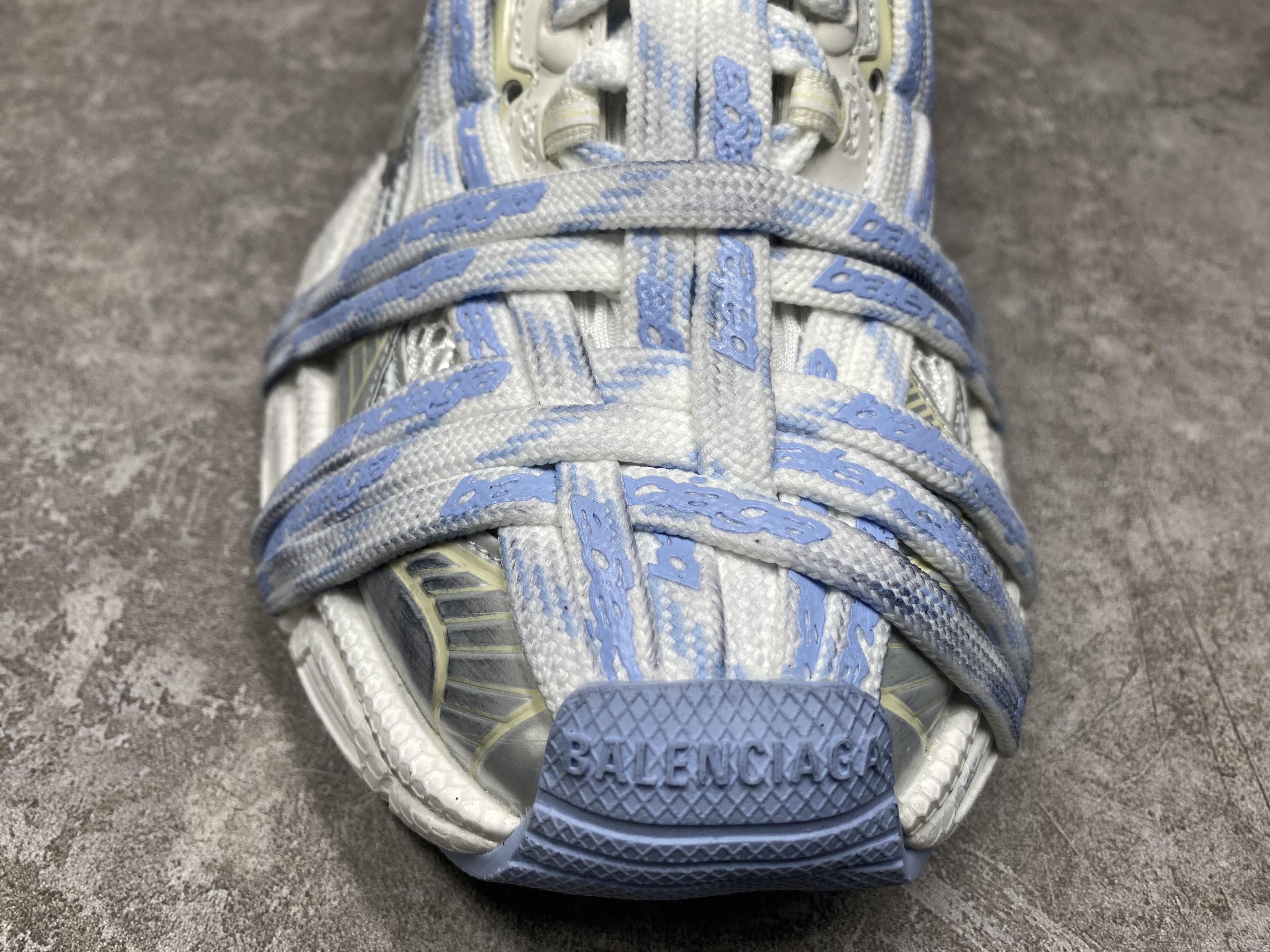 ua Ba*len*cia*ga 3xl extreme laces logo sneaker(run one size large)
