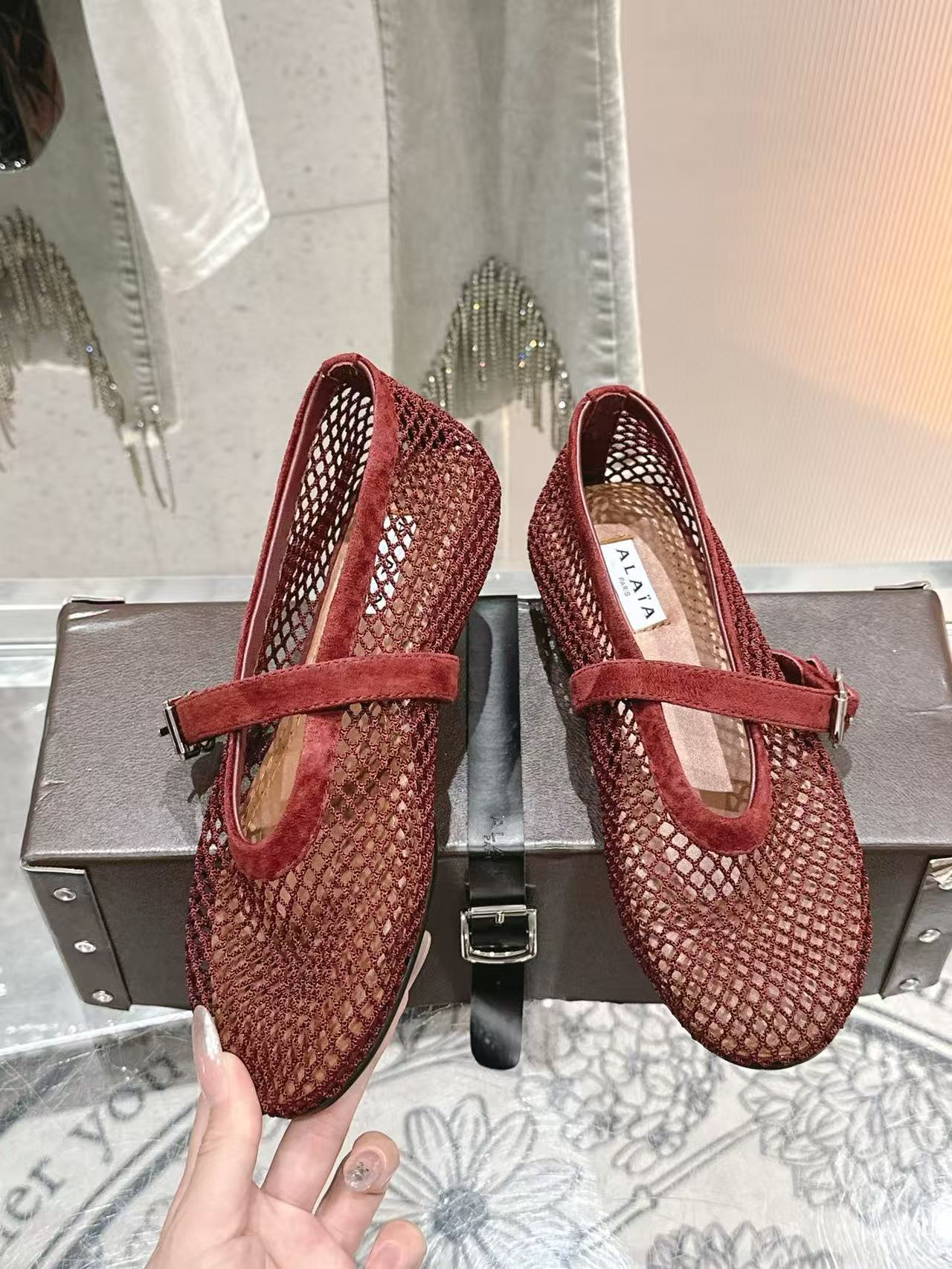 UA ALAÏA BALLET FLATS IN FISHNET