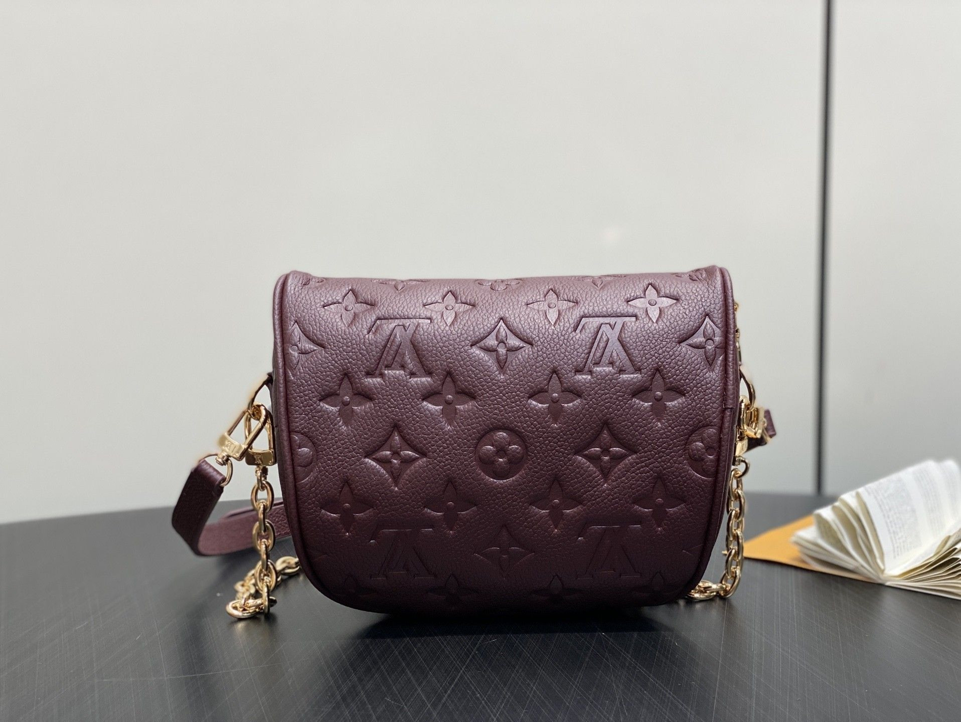 LV Mini Bumbag M13827 17x12x9.5cm