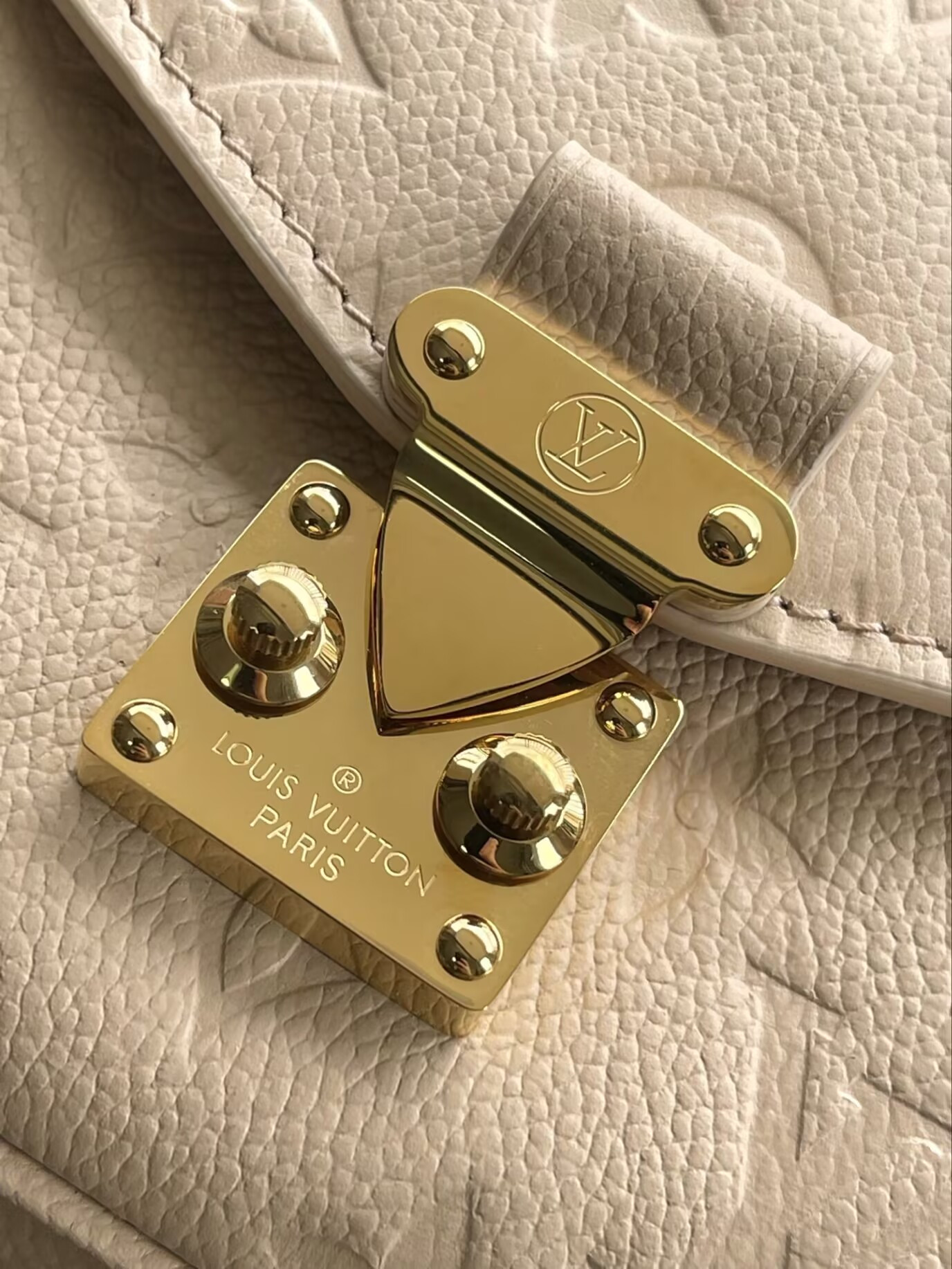 LV Pochette Metis EW M14322 21.5x13.5x6cm