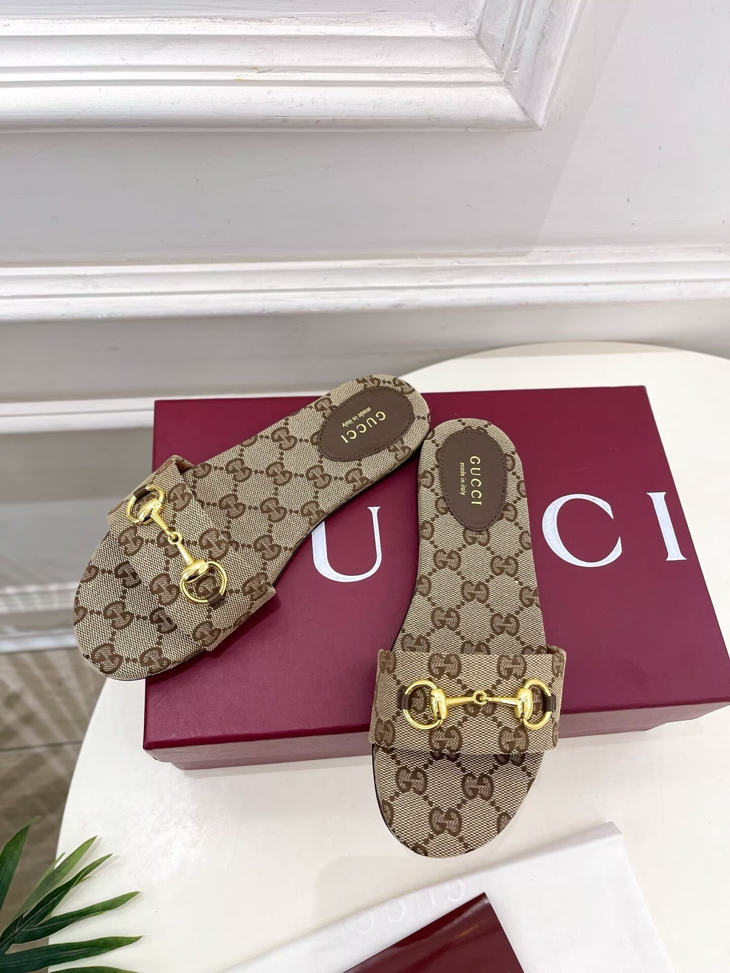 ua G*u*i siaga horsebit flat sandal