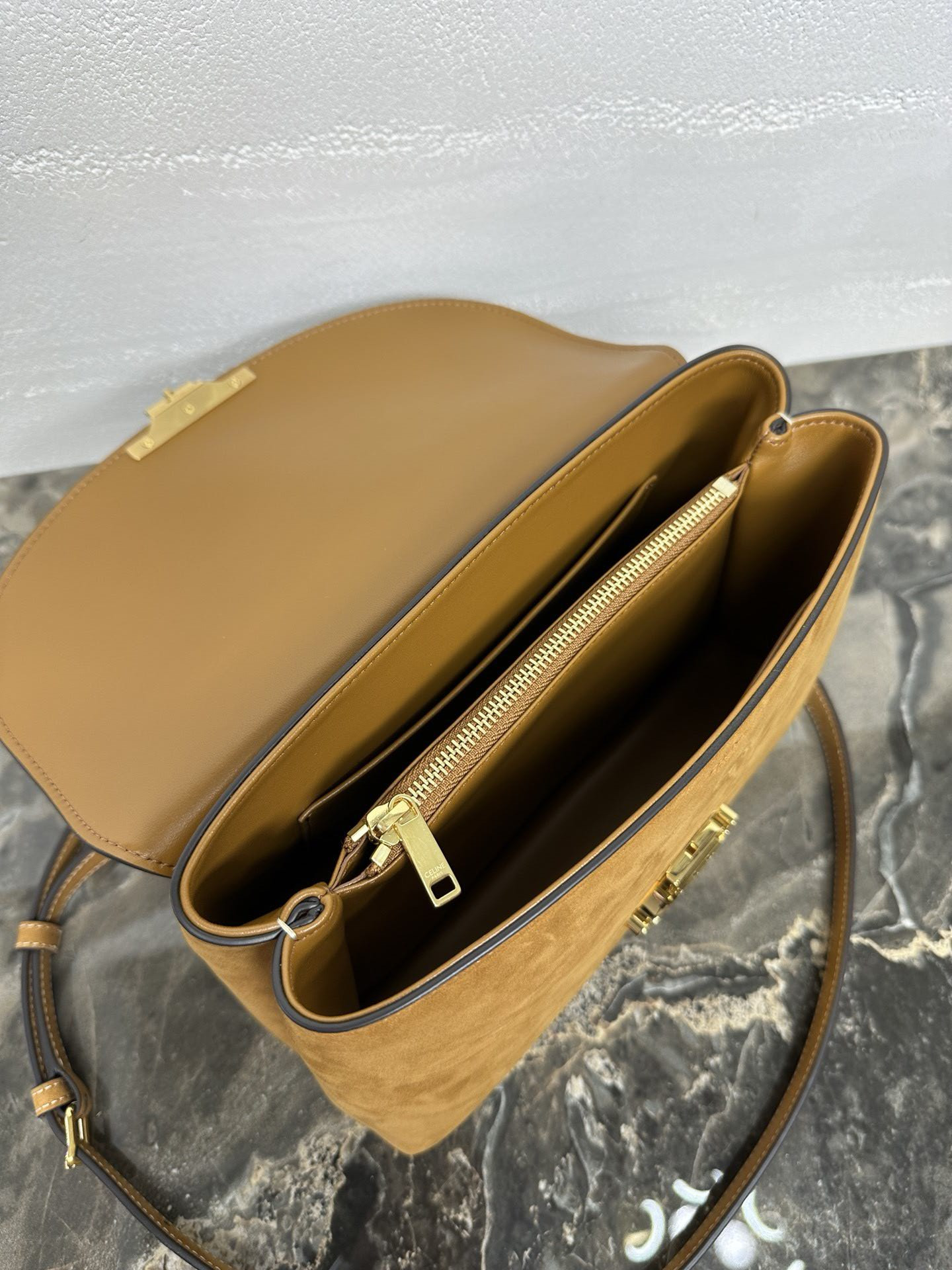 Ce**e medium nino bag in nubuck calfskin 25x17.5x10cm