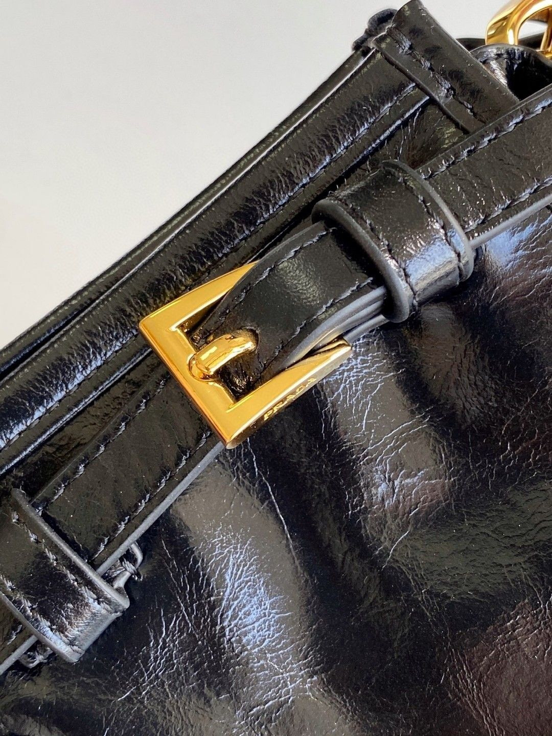 Pra*a bonnie small leather shoulder bag 14x26x12cm