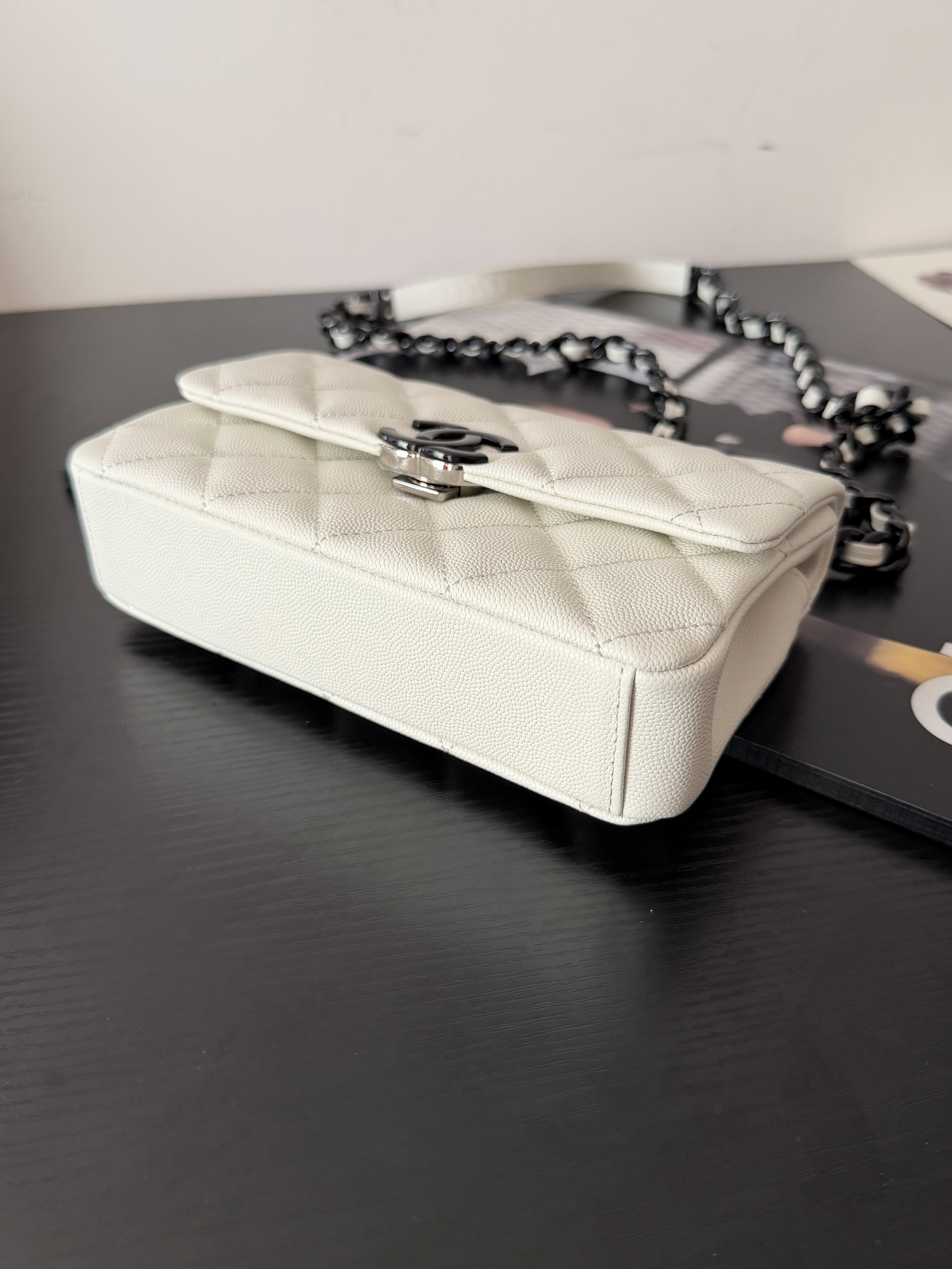 Ch*el flap bag as2302 20x12.5x6cm