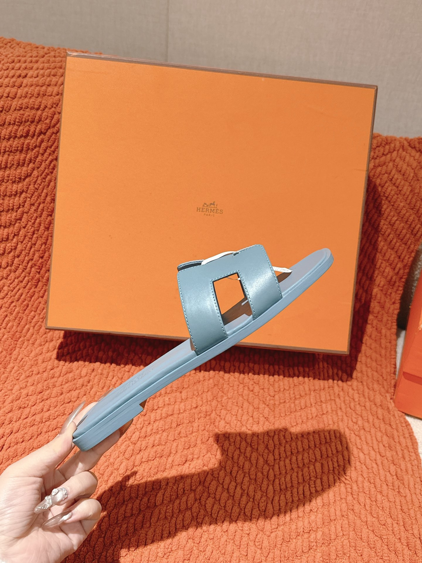 ua H**me5 oran sandal