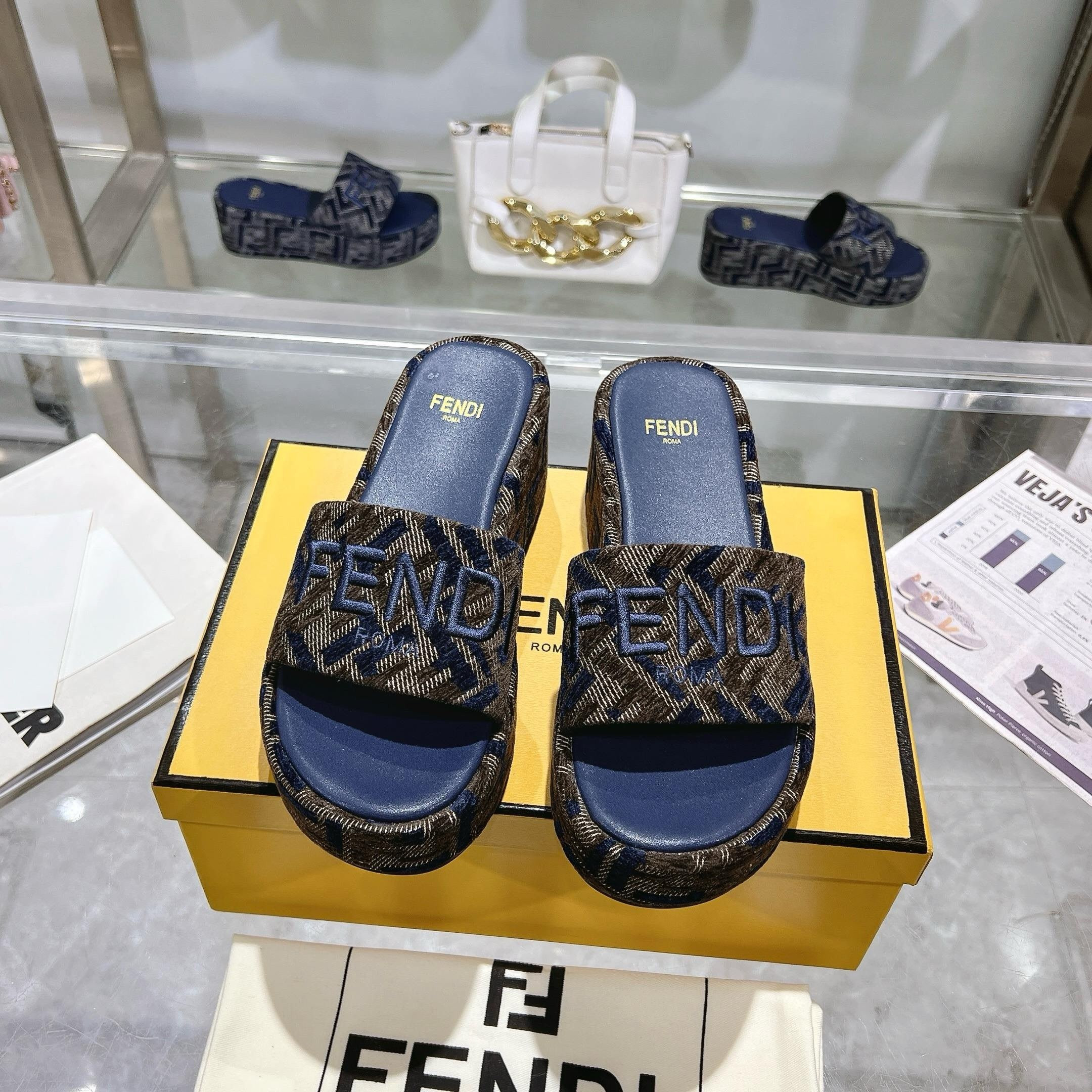 ua F**di sunshine ff chenille jacquard platform sandals