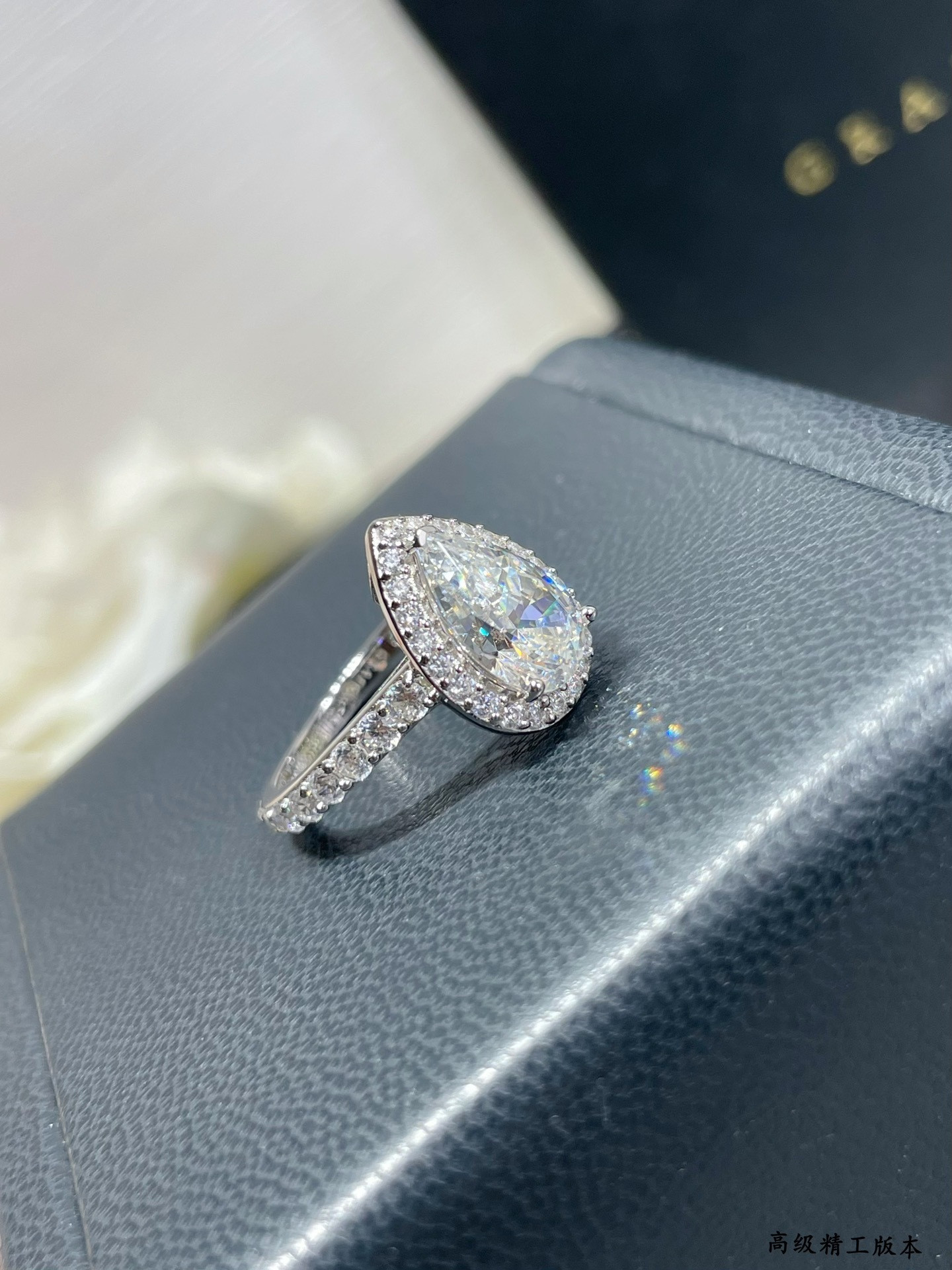 Gr*ff teardrop-shaped di*m*nd ring ag925