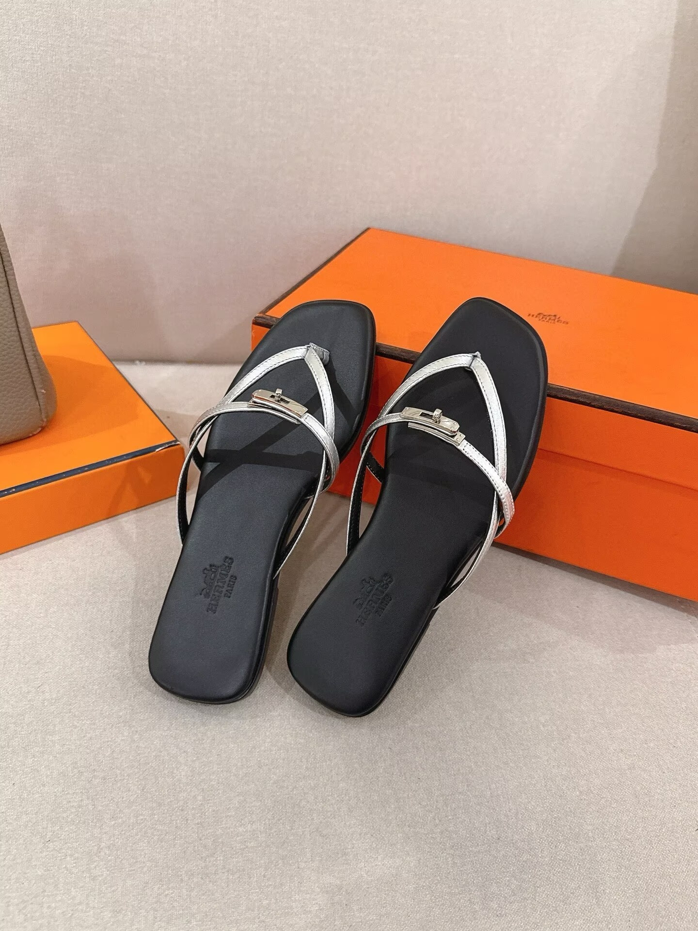 ua H**mes miss sandals