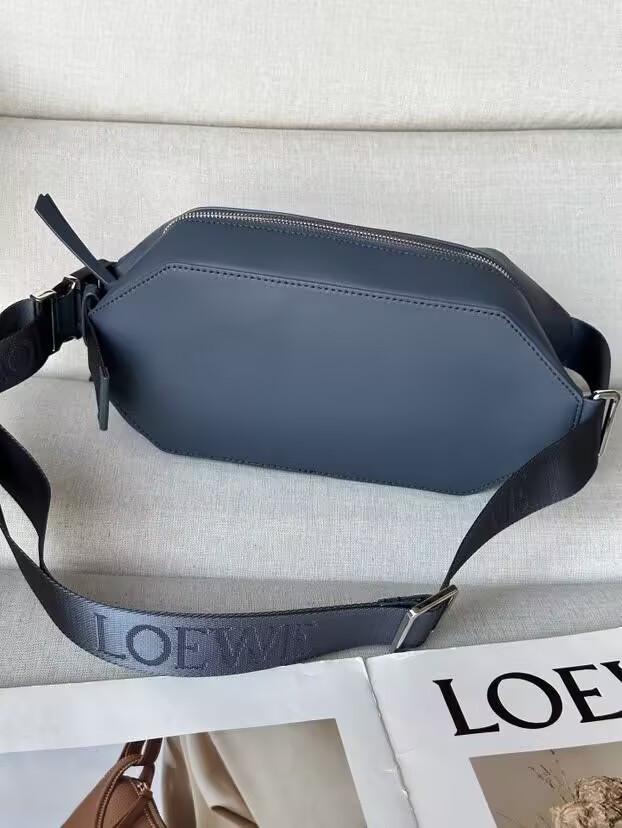 L0ew* convertible sling in classic calfskin 32.5x9x12.3cm