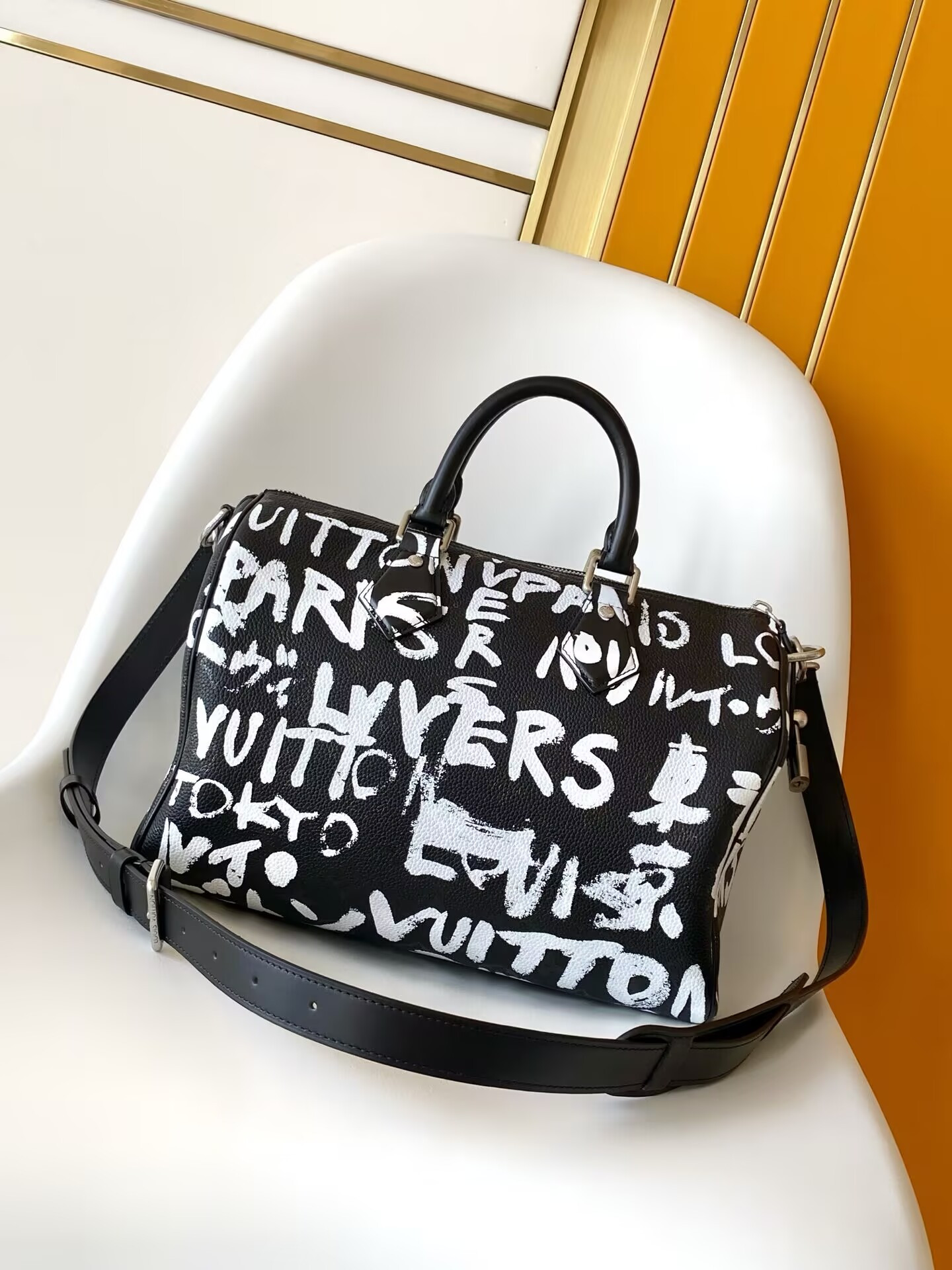 LV SPEEDY P9 BANDOULIÈRE 30 SCRIBBLE Handbag M26175 22.5x18x32cm