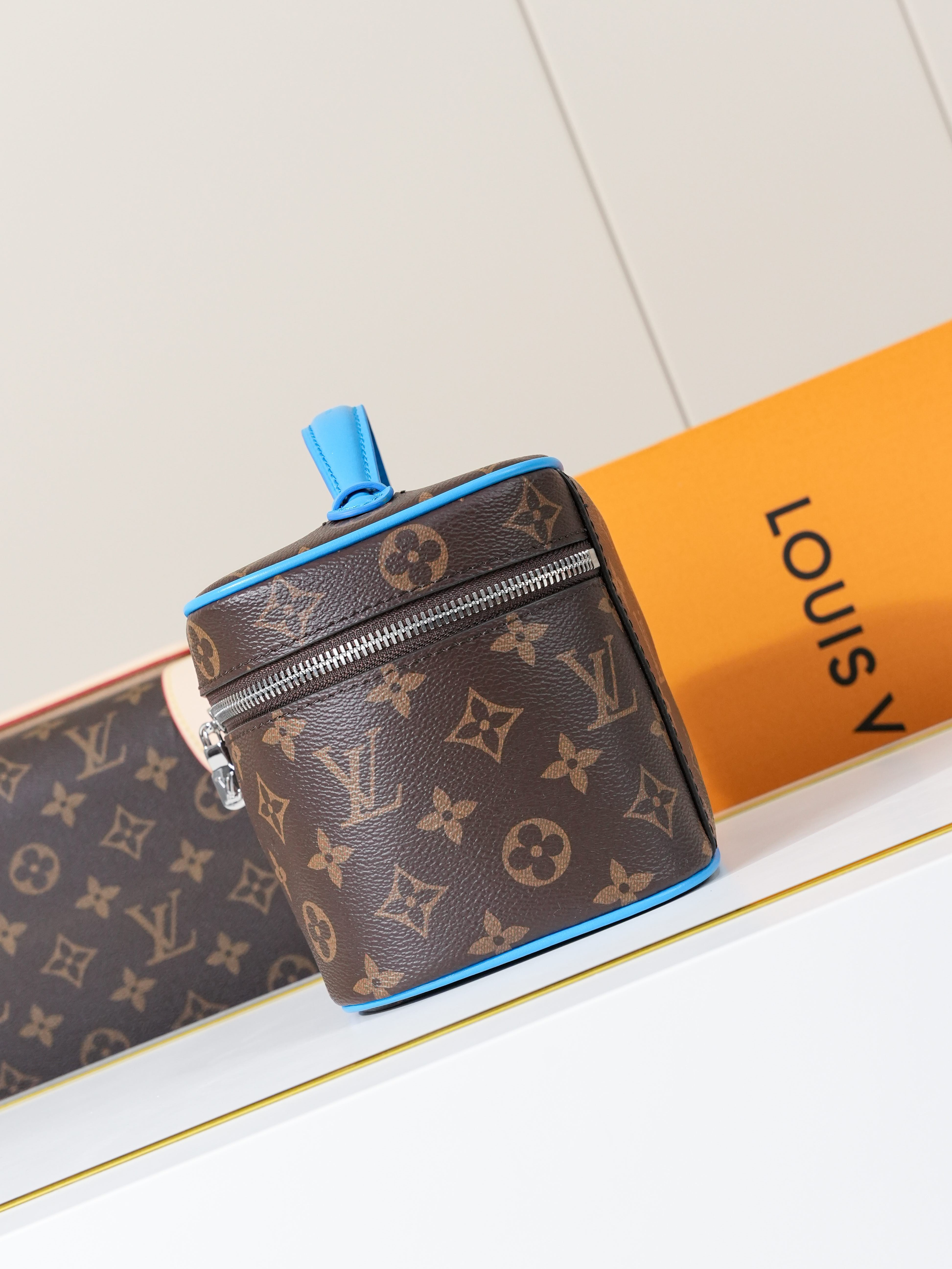 LV Nice Mini Makeup Bag M12647 13.5x12x20cm