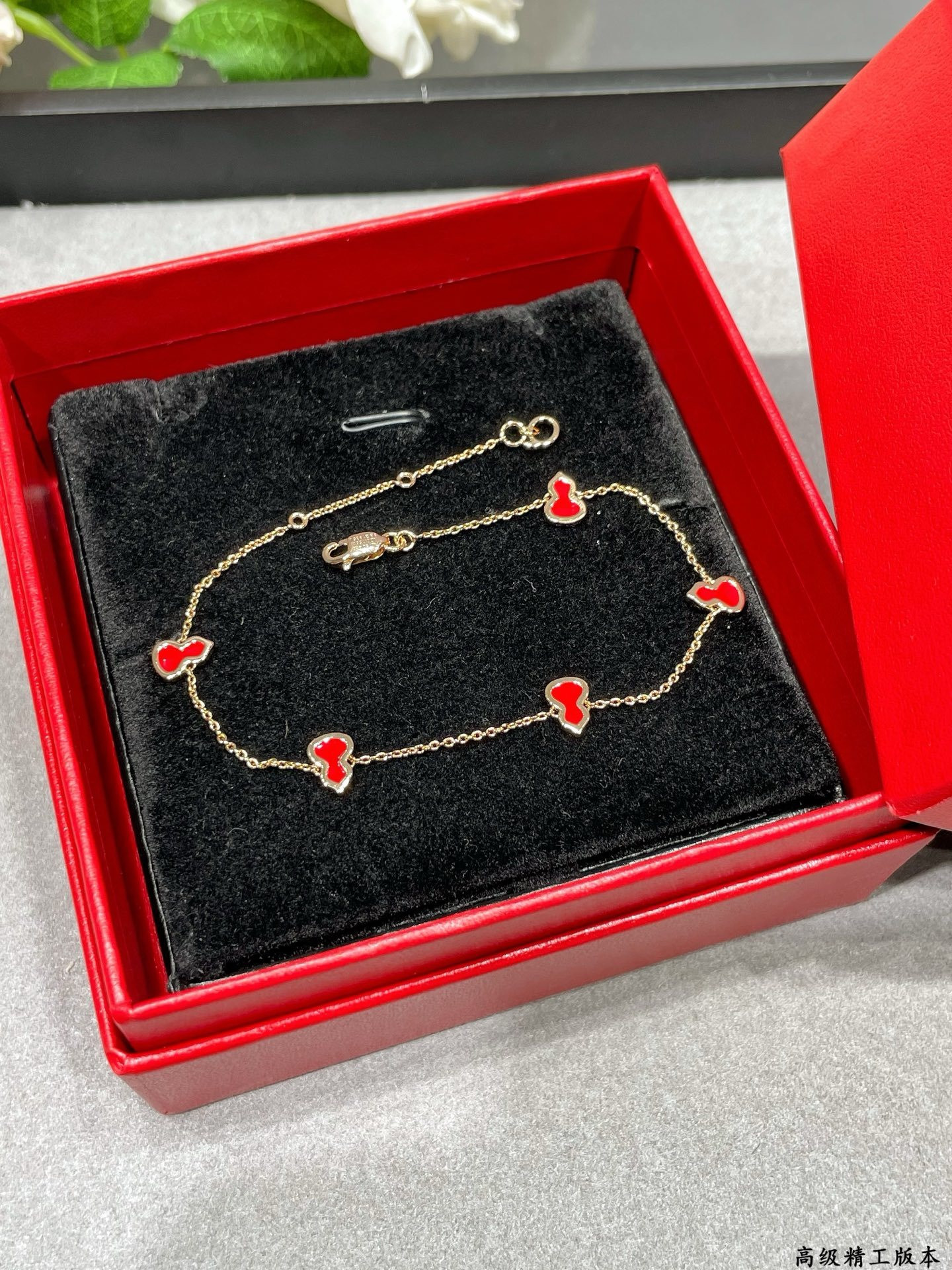 Qee1in bracelet