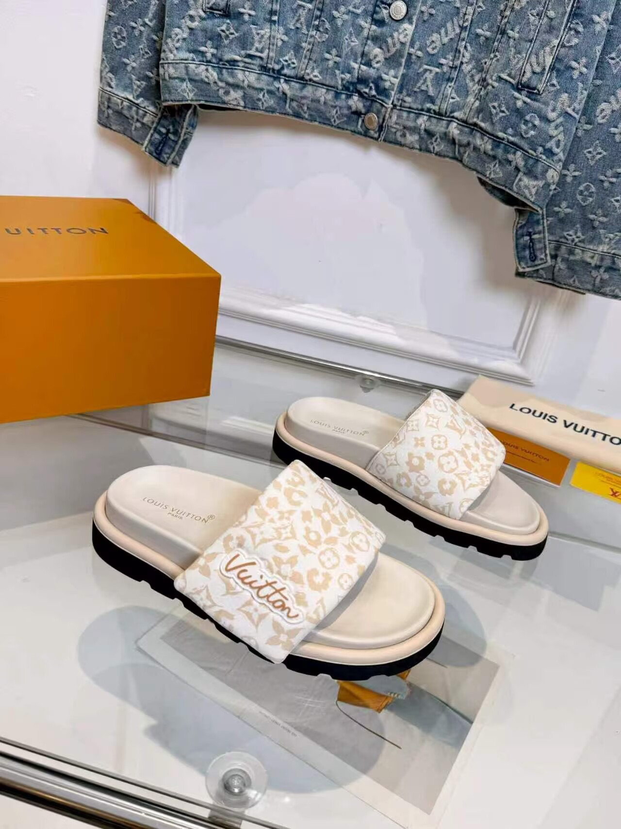 UA LV Pool Pillow Slides