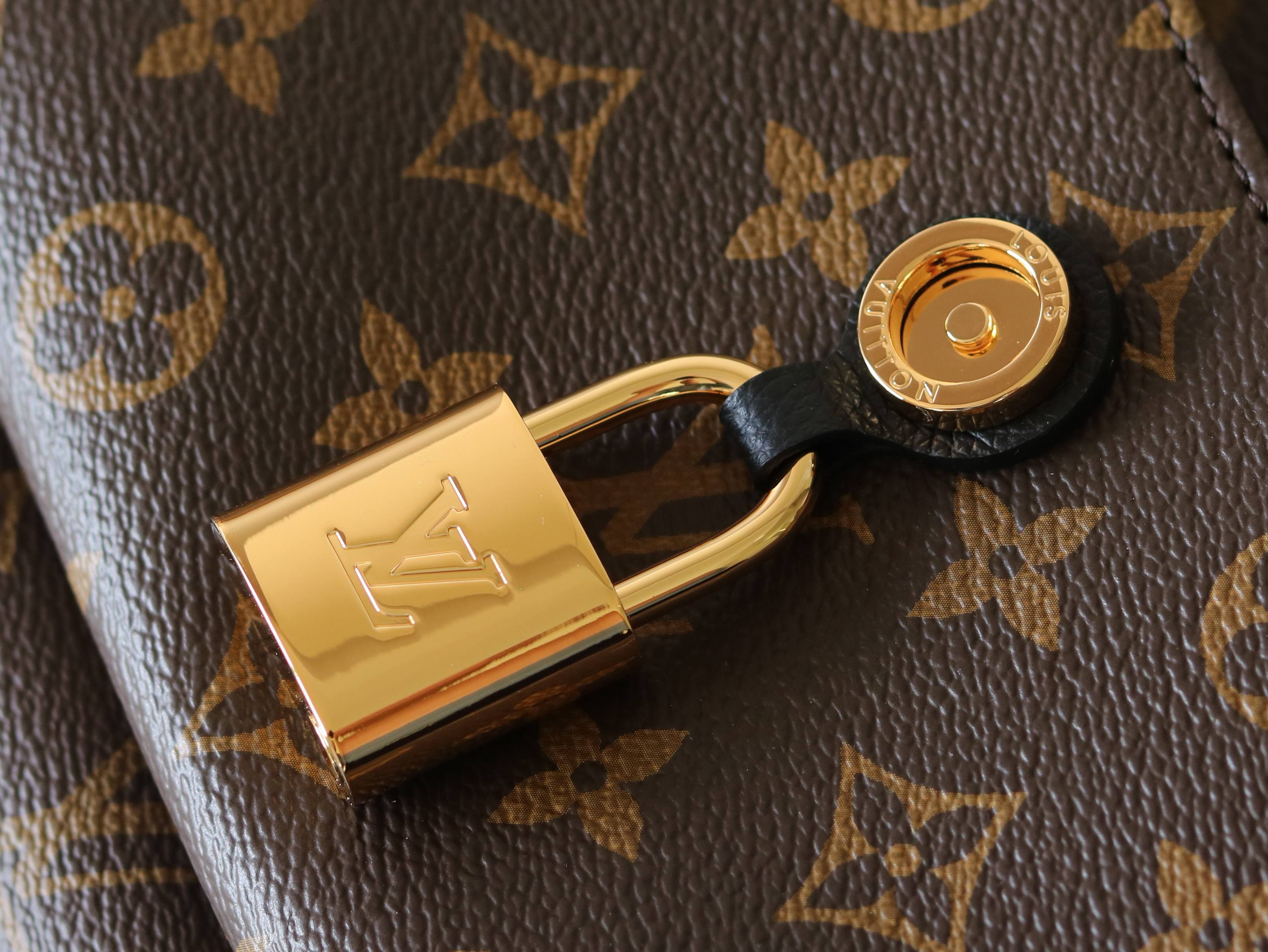 LV Saint Germain PM M26285 30.5x21x12.5cm