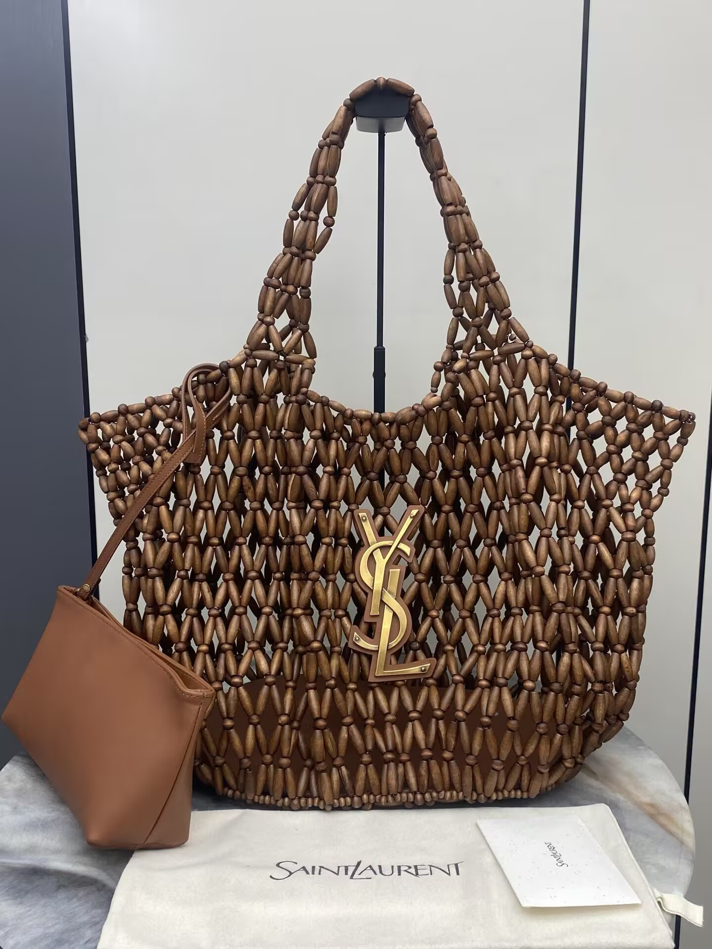 Y*L icare medium in wood beads 31-46x28x16cm
