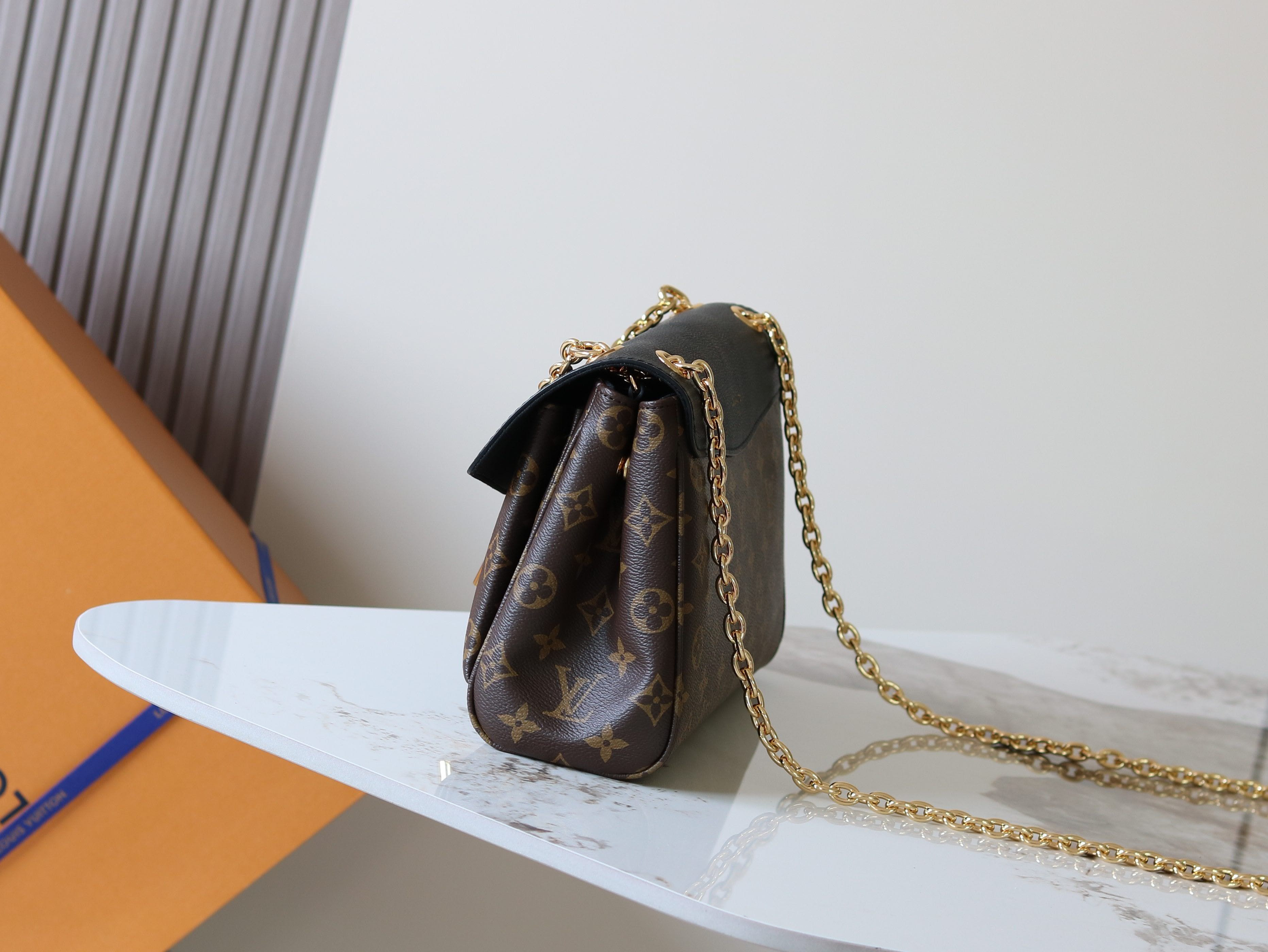 LV Saint Germain PM M26285 30.5x21x12.5cm