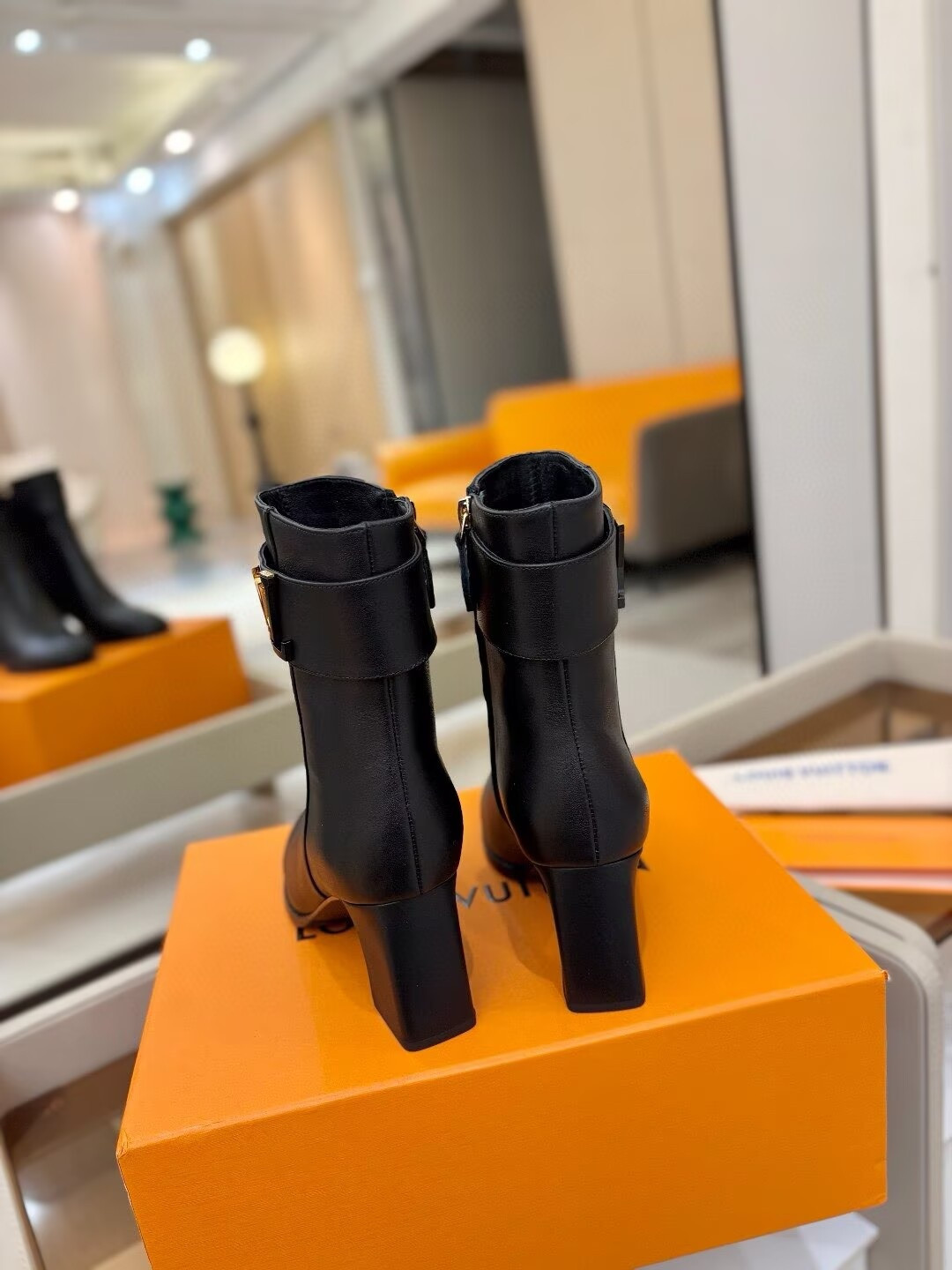 UA LV Midtown Platform Ankle Boot