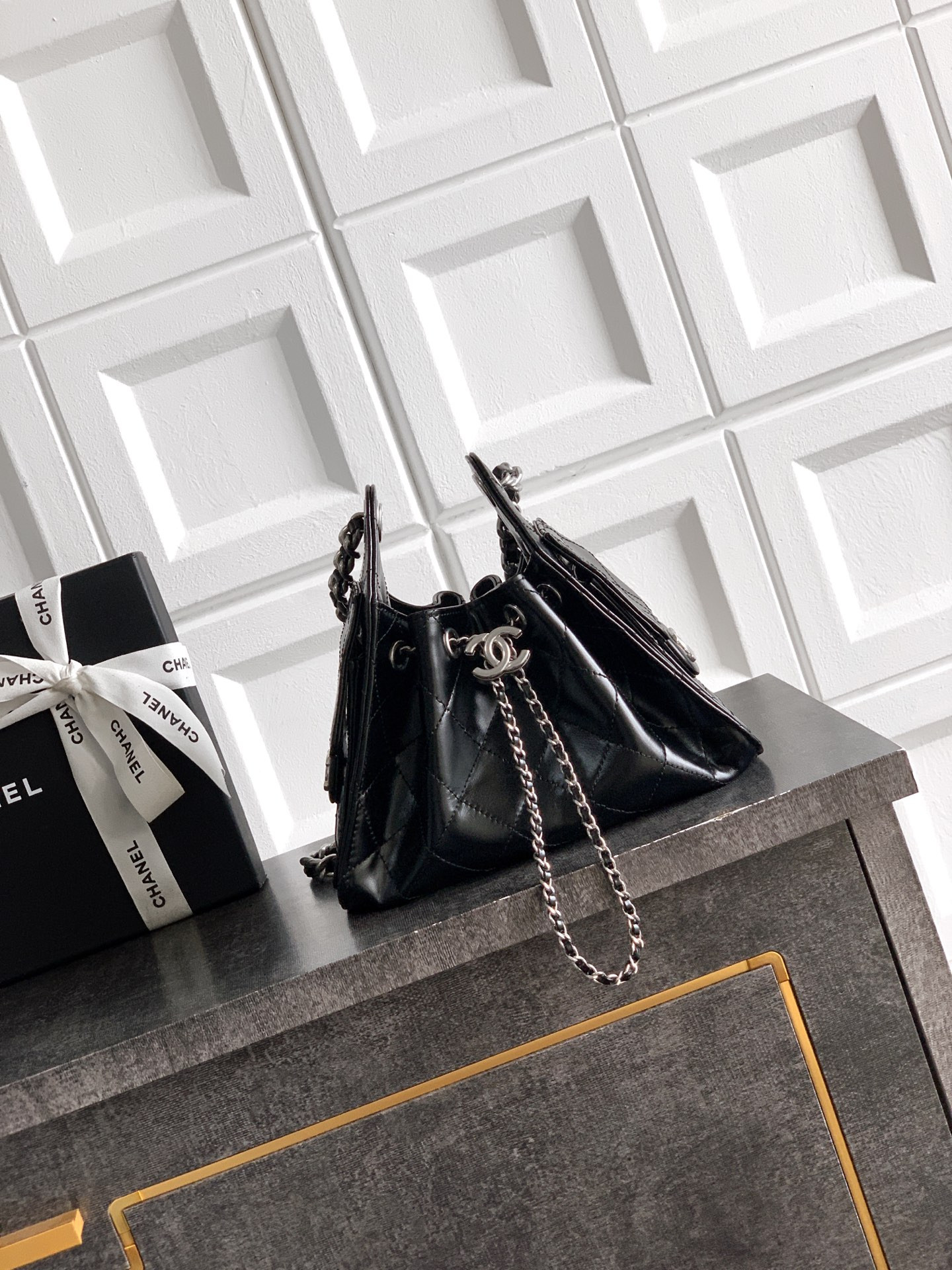 Ch*el 25c bucket bag oil wax leather 20x22x12.5cm