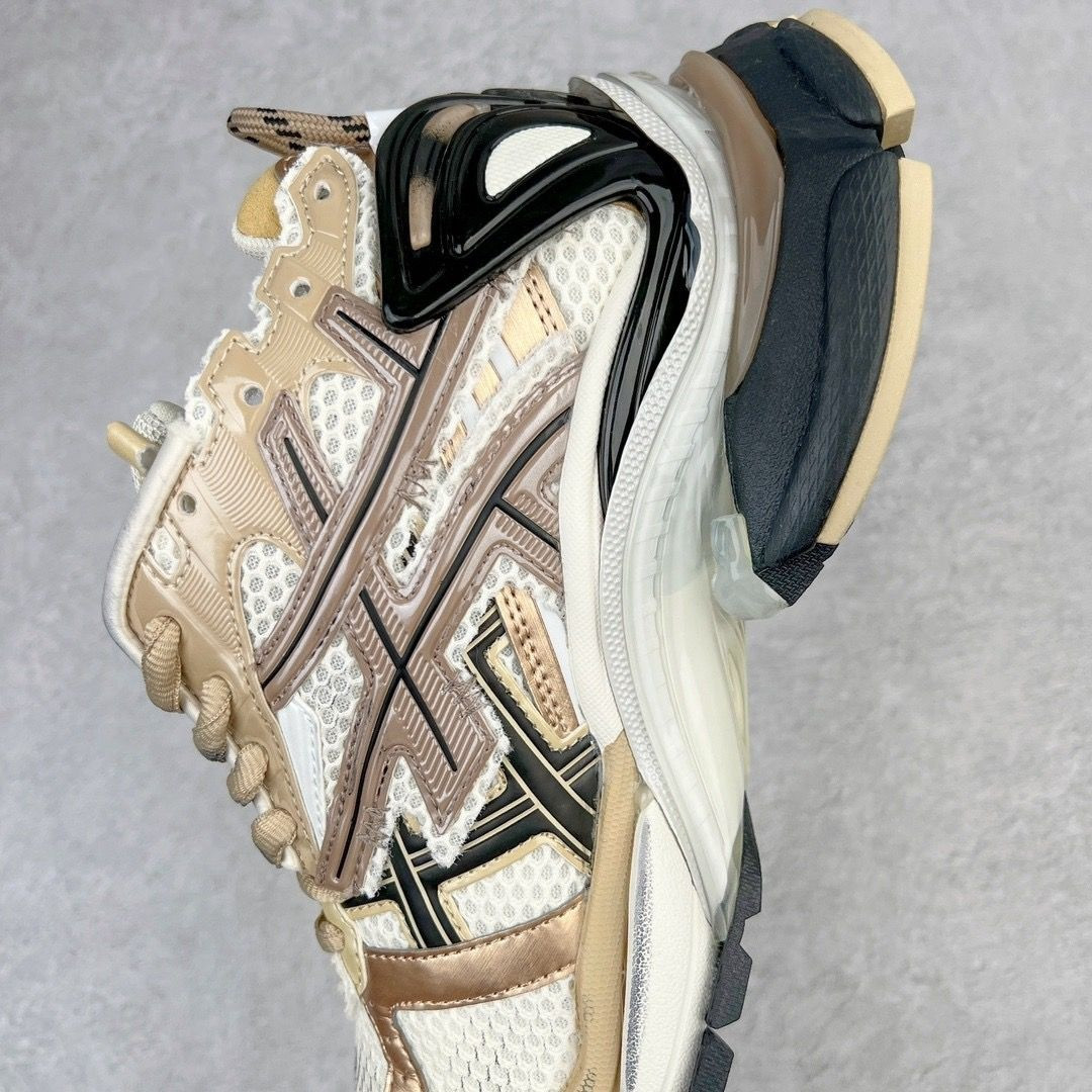 ua Ba*len*cia*ga runner sneaker