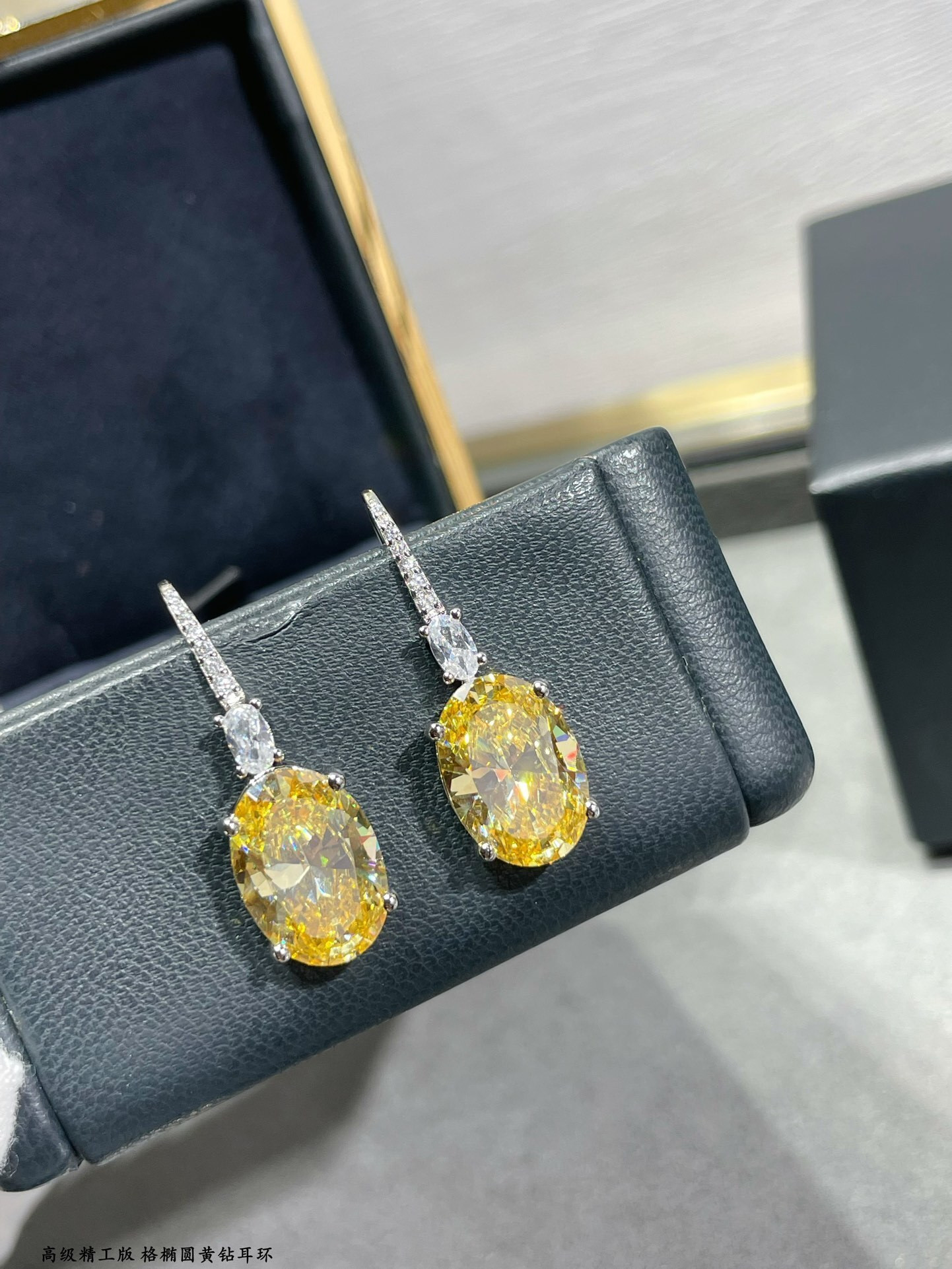 Gr*ff oval yellow di*m*nd earrings ag925