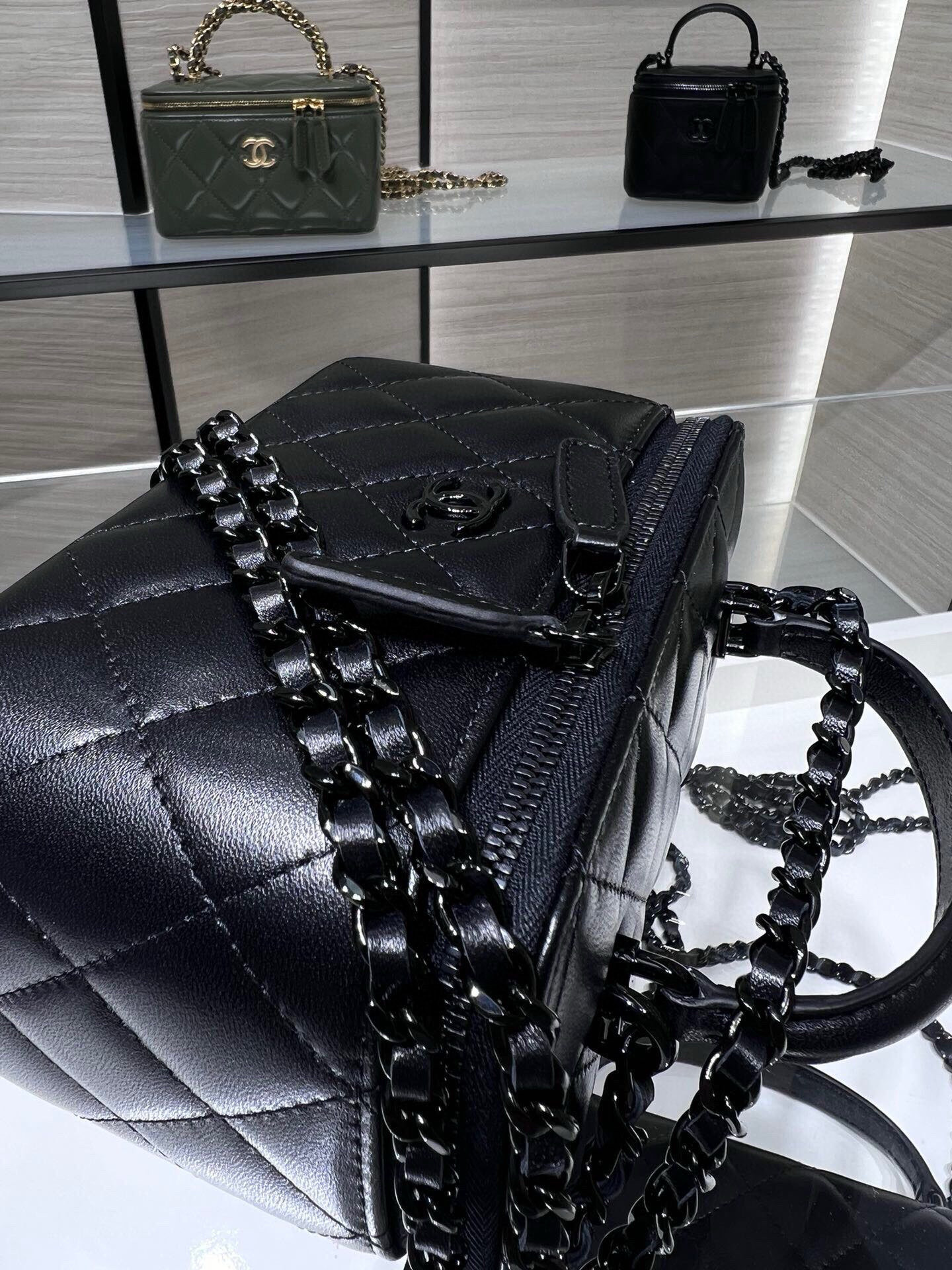 Ch*el long vanity with chain ap2199 9.5x17x8cm