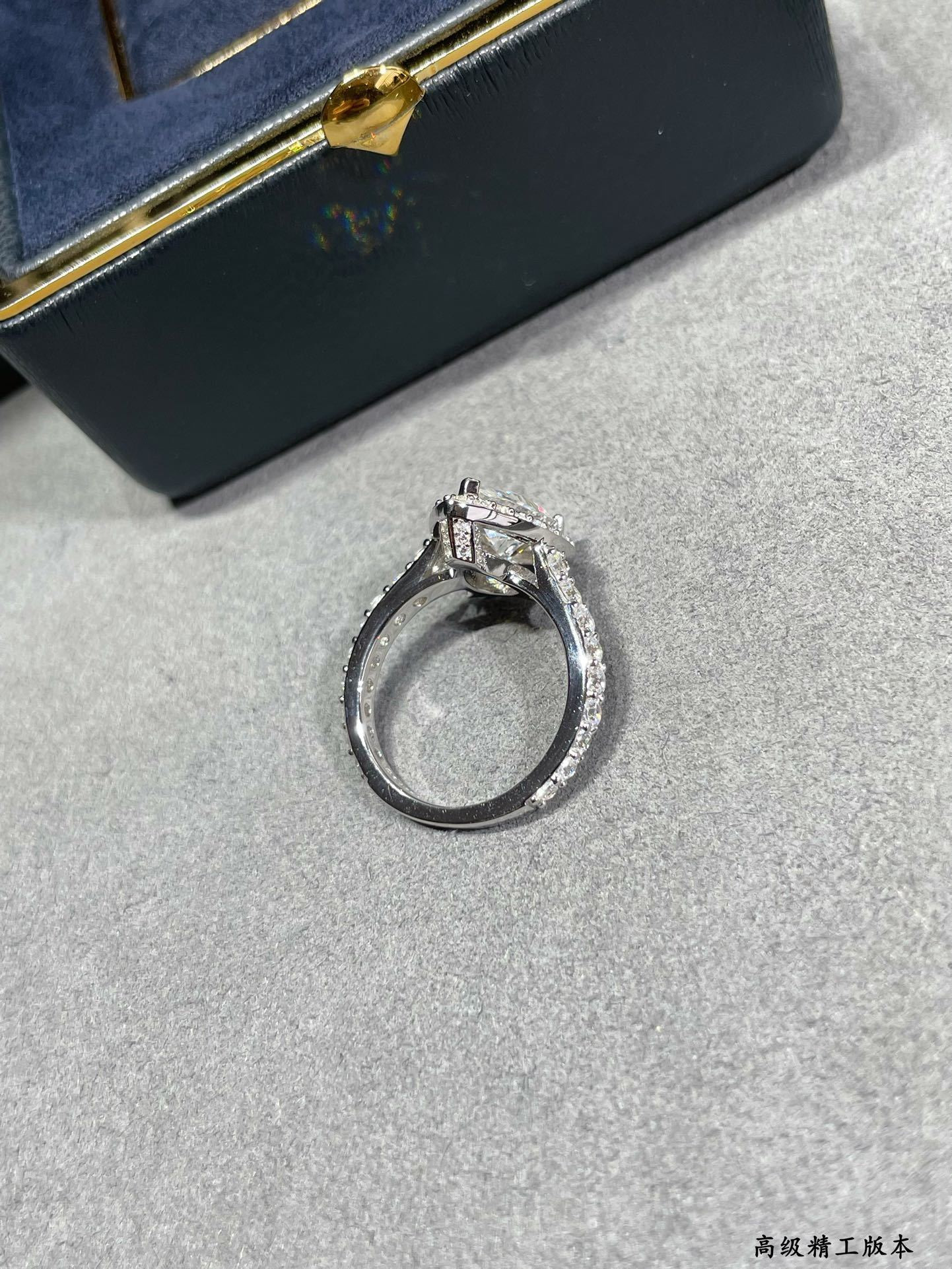 Gr*ff teardrop-shaped di*m*nd ring ag925