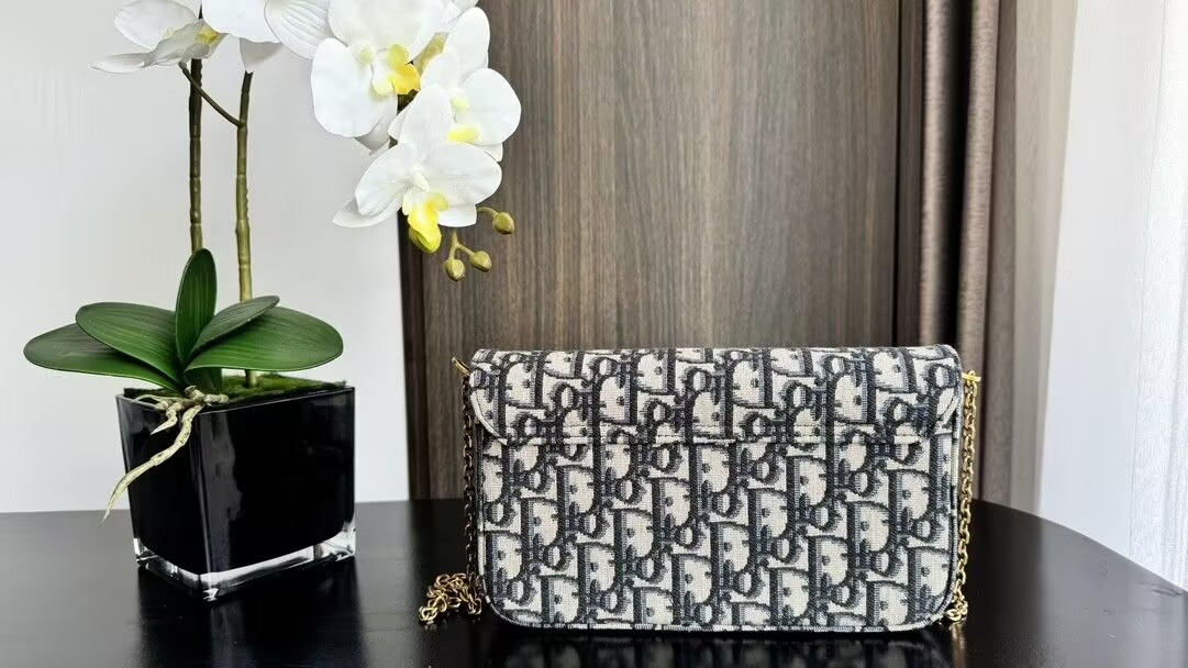 D*or medium saddle pouch with chain 21.5x13.5x4.5cm