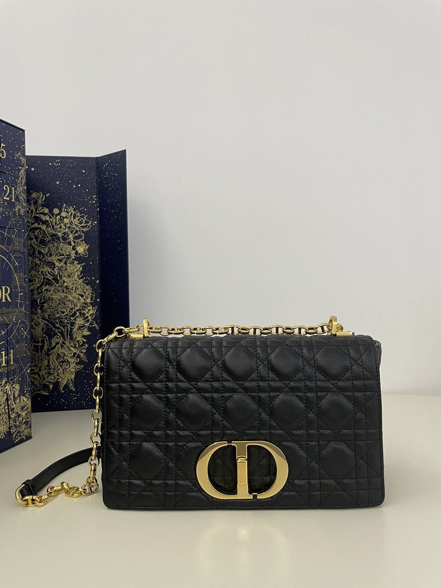 medium d*or caro bag S*pple cannage calfskin 25.5 x 15.5 x 8 cm