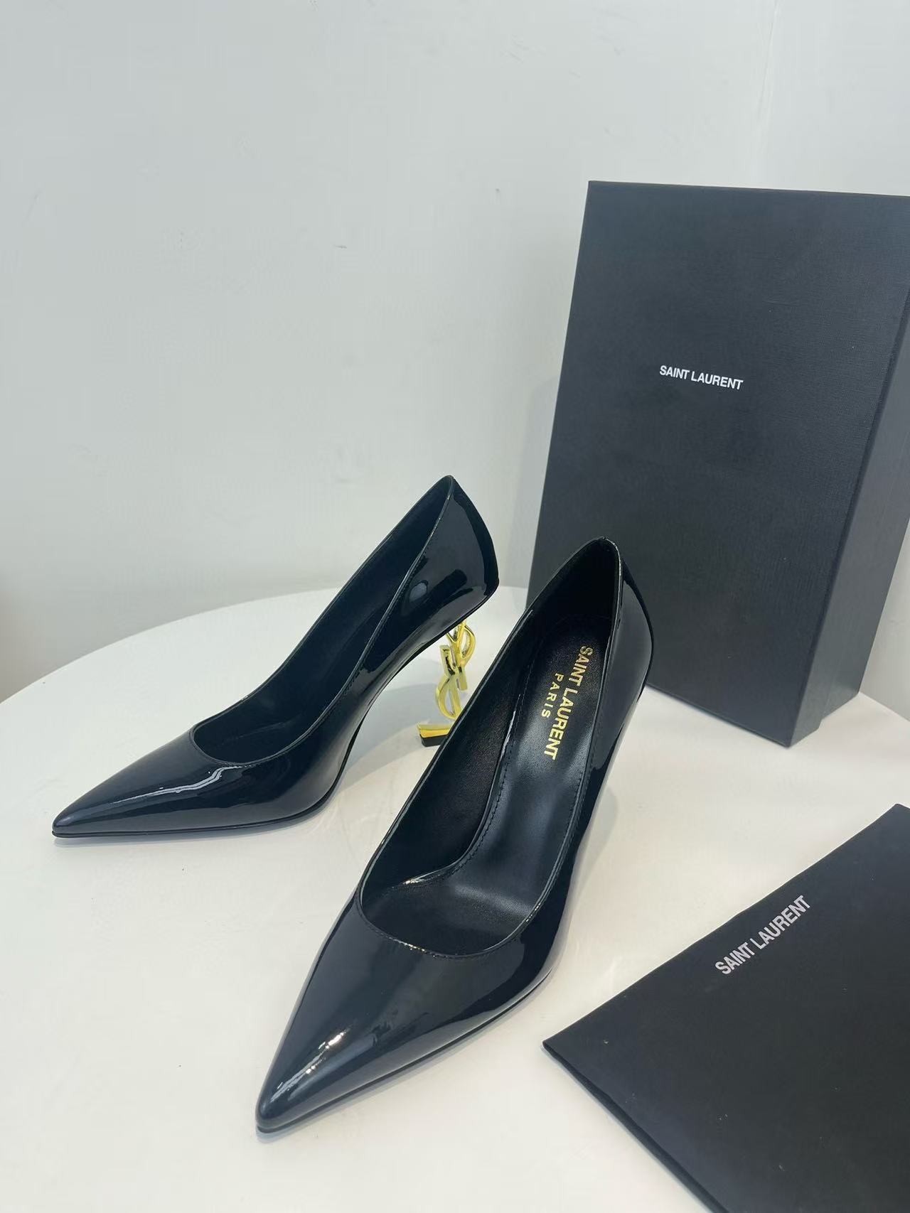 ua Y*L shoes