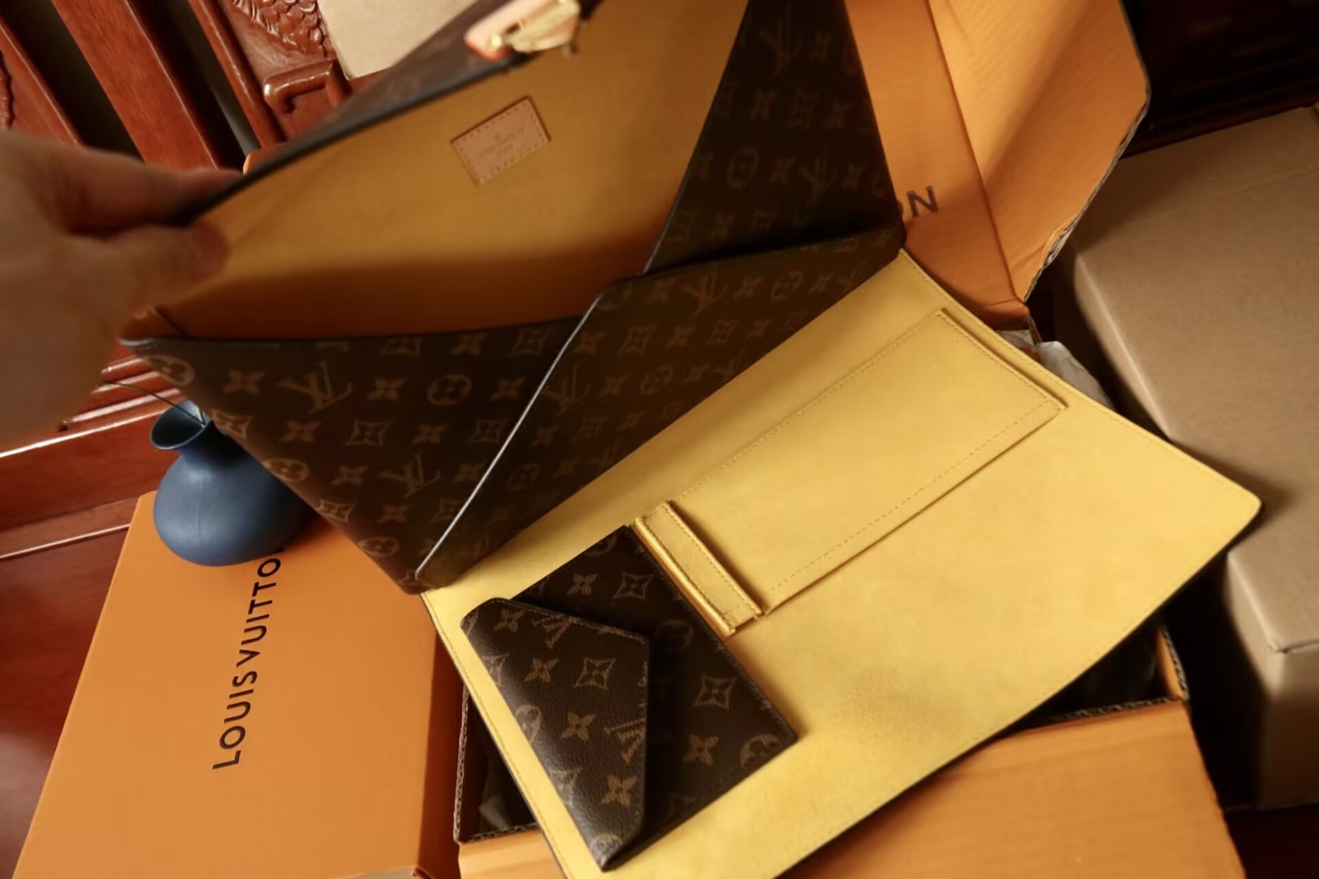LV Mark Folder GI0721 3.5x26x32.5cm