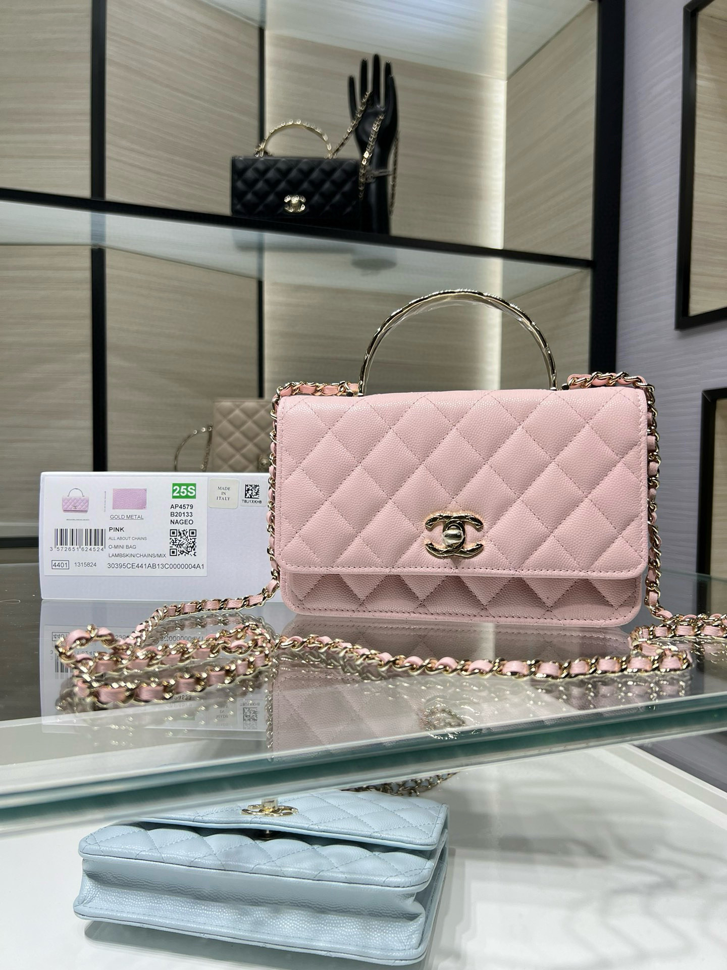 Ch*el clutch with chain ap4579 19x12x3.5cm